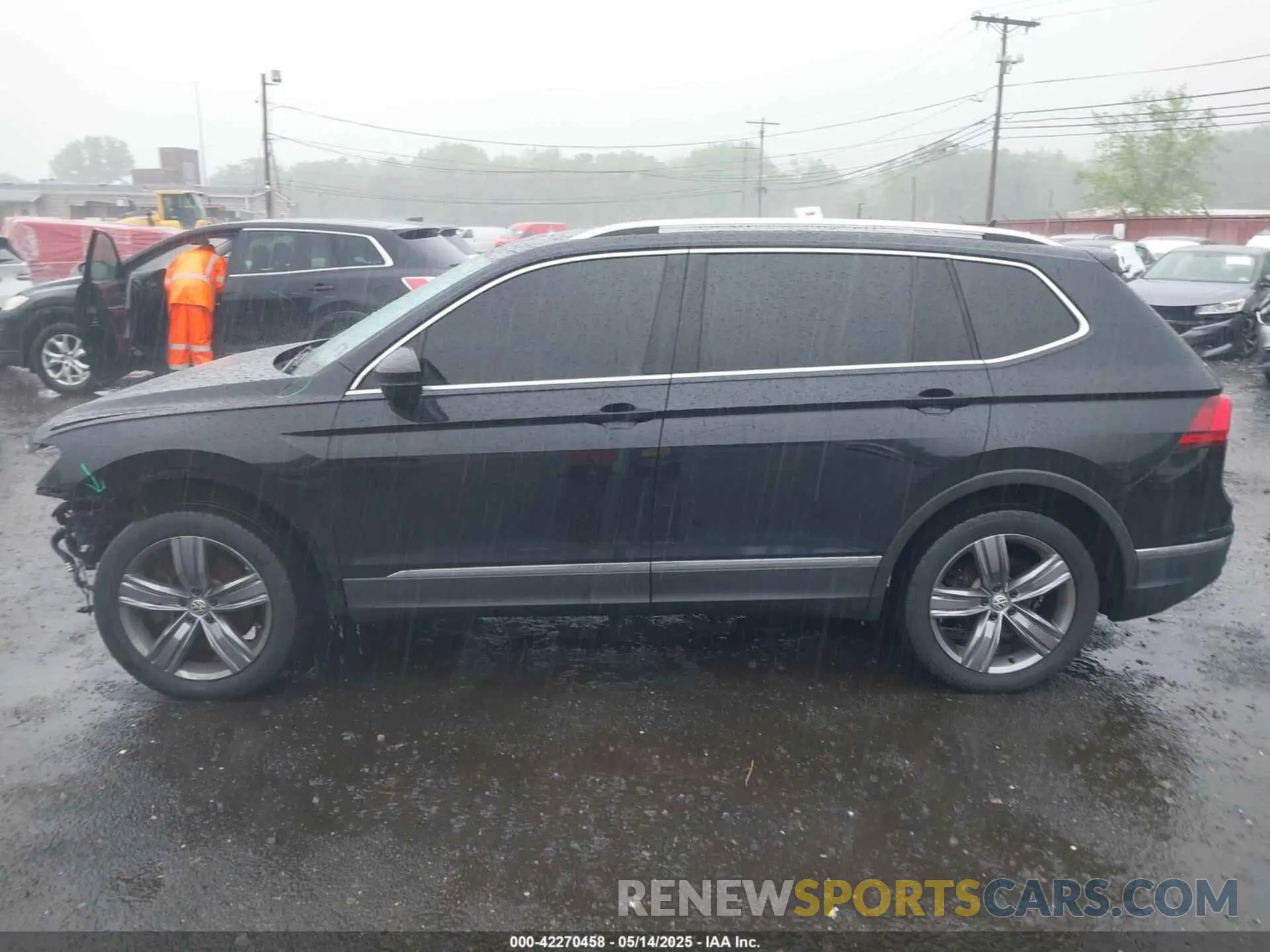 14 Photograph of a damaged car 3VV4B7AX0KM072527 VOLKSWAGEN TIGUAN 2019