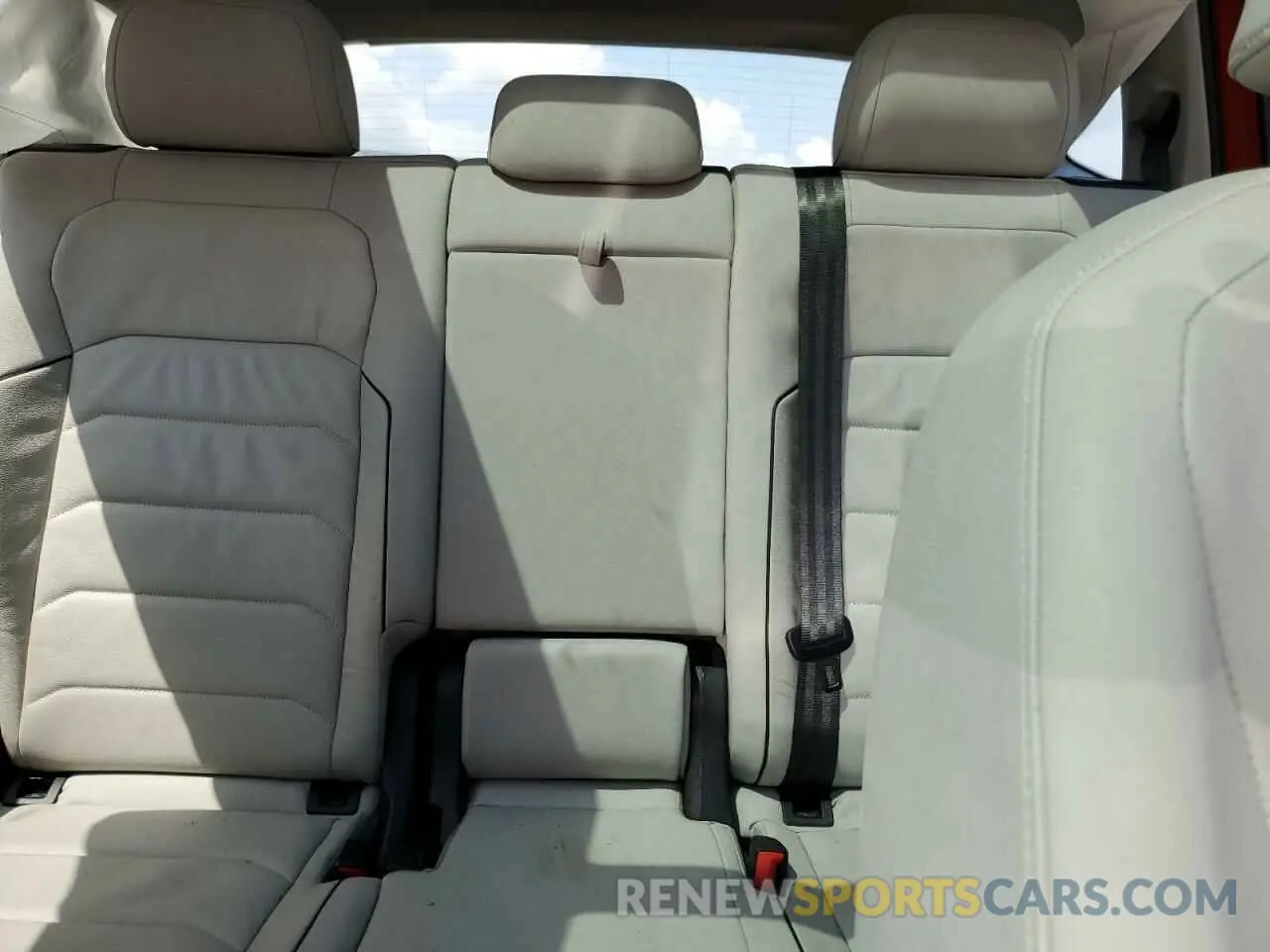 10 Photograph of a damaged car 3VV4B7AX0KM113139 VOLKSWAGEN TIGUAN 2019