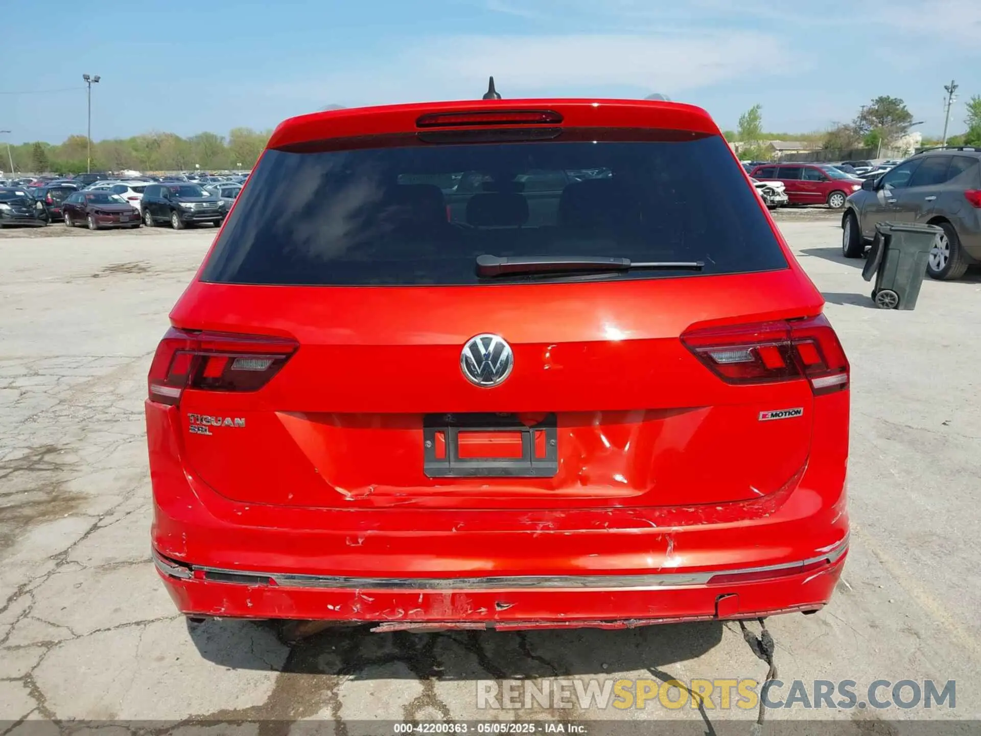 17 Photograph of a damaged car 3VV4B7AX1KM020808 VOLKSWAGEN TIGUAN 2019