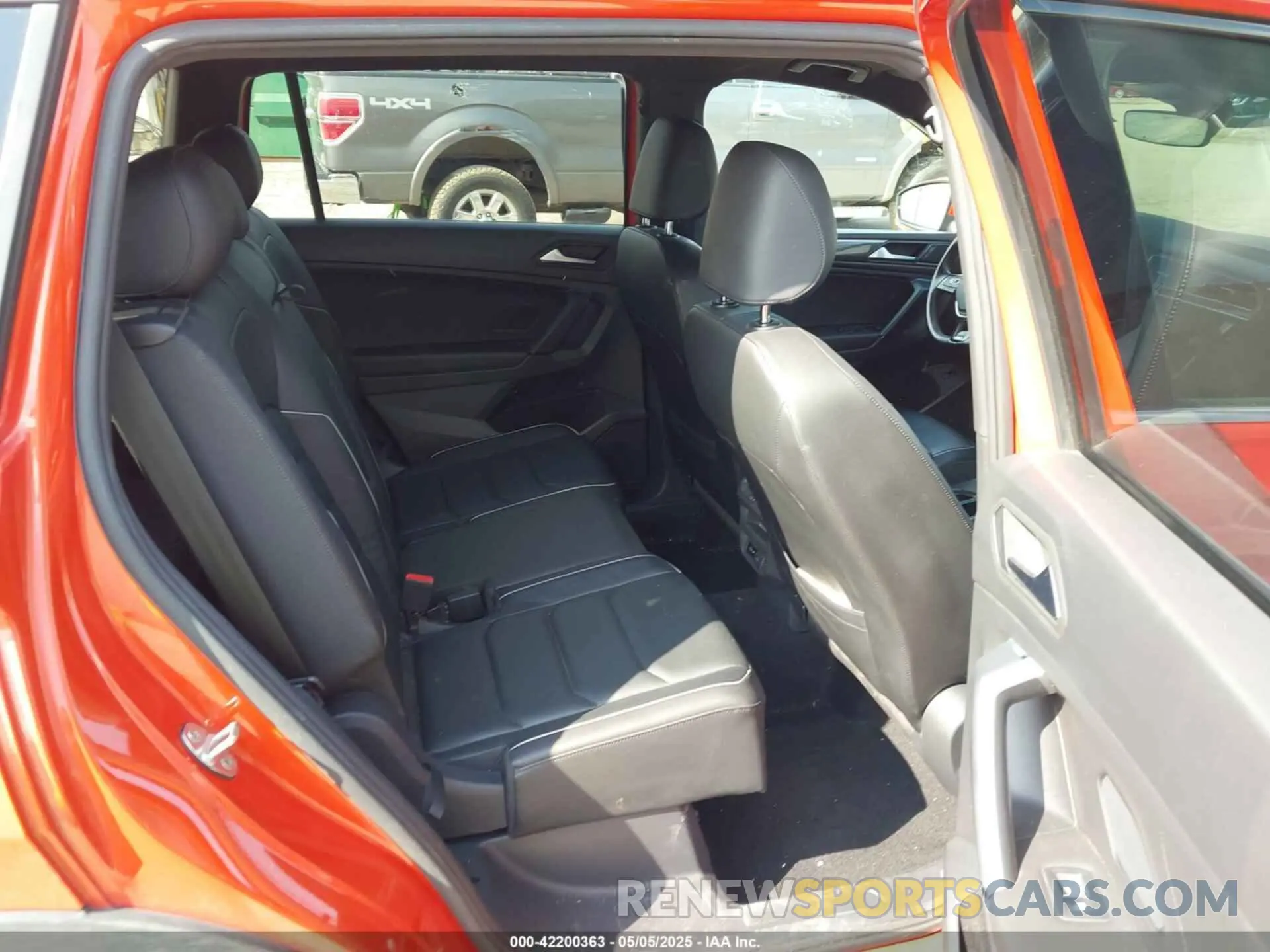 8 Photograph of a damaged car 3VV4B7AX1KM020808 VOLKSWAGEN TIGUAN 2019