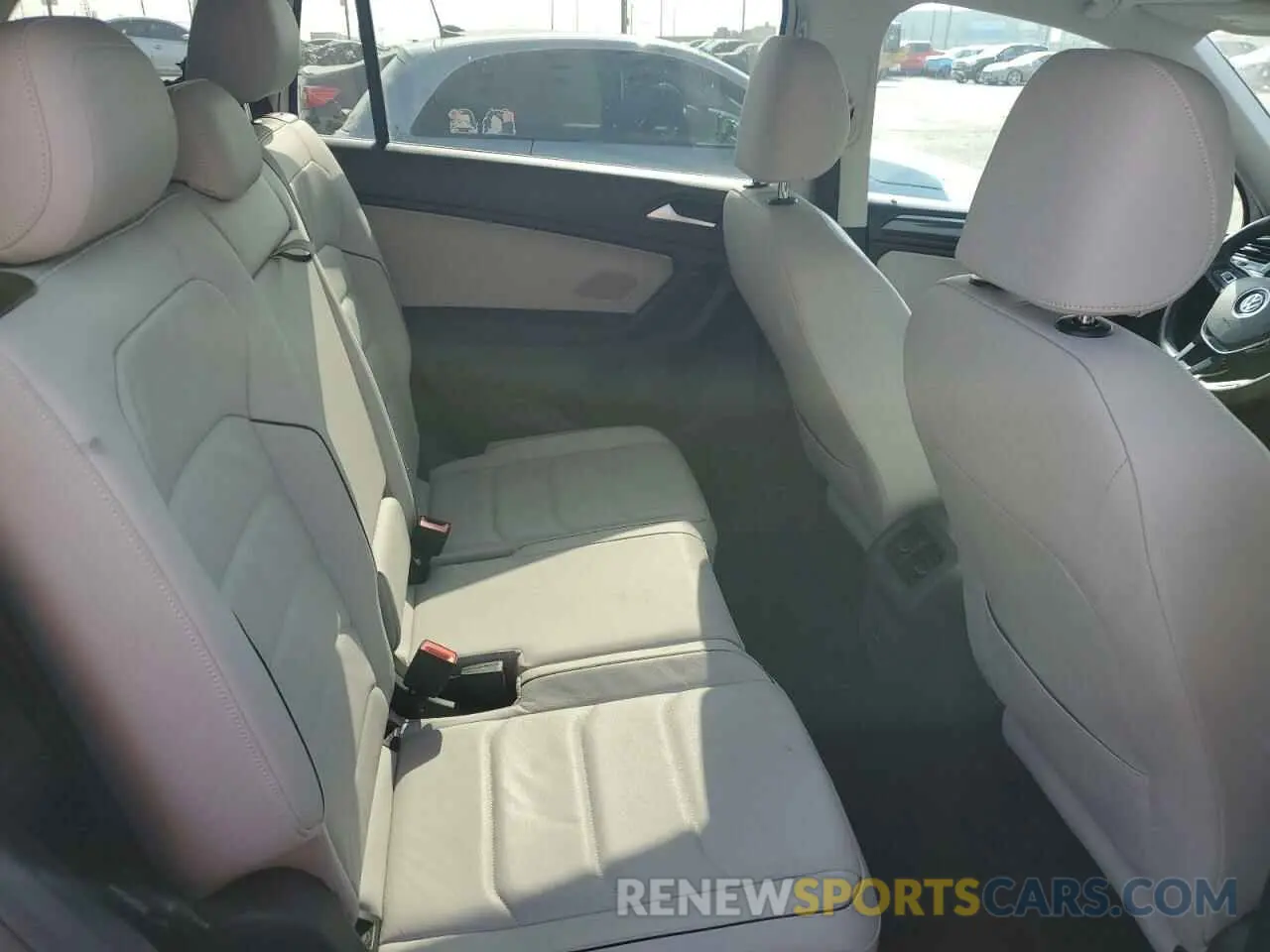 10 Photograph of a damaged car 3VV4B7AX4KM040602 VOLKSWAGEN TIGUAN 2019