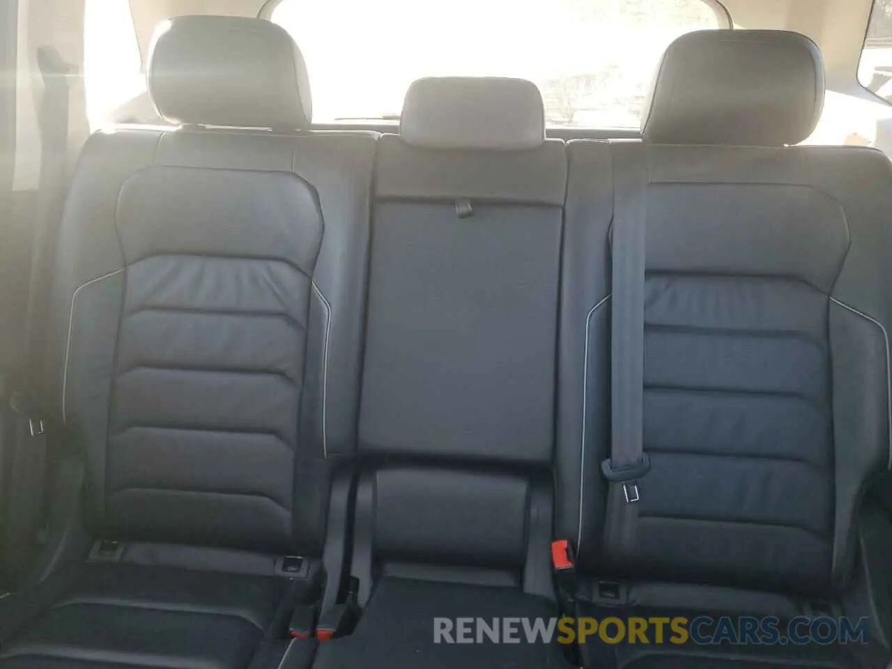 10 Photograph of a damaged car 3VV4B7AX4KM063362 VOLKSWAGEN TIGUAN 2019