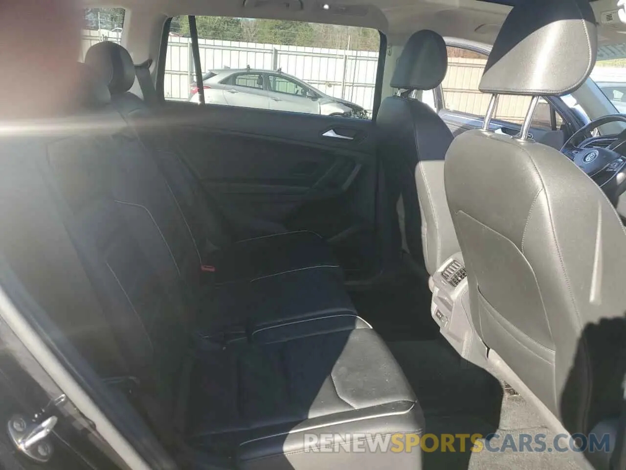 11 Photograph of a damaged car 3VV4B7AX4KM063362 VOLKSWAGEN TIGUAN 2019