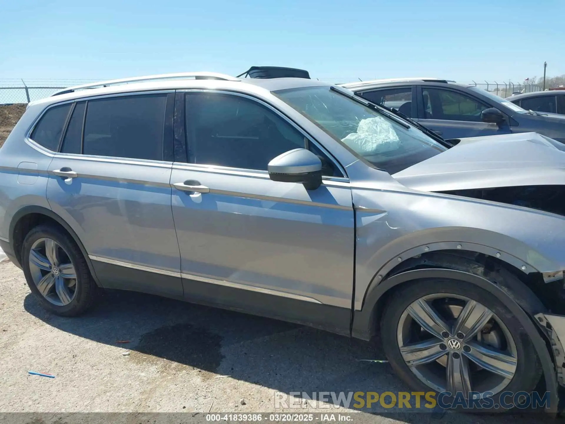 13 Photograph of a damaged car 3VV4B7AX5KM085435 VOLKSWAGEN TIGUAN 2019
