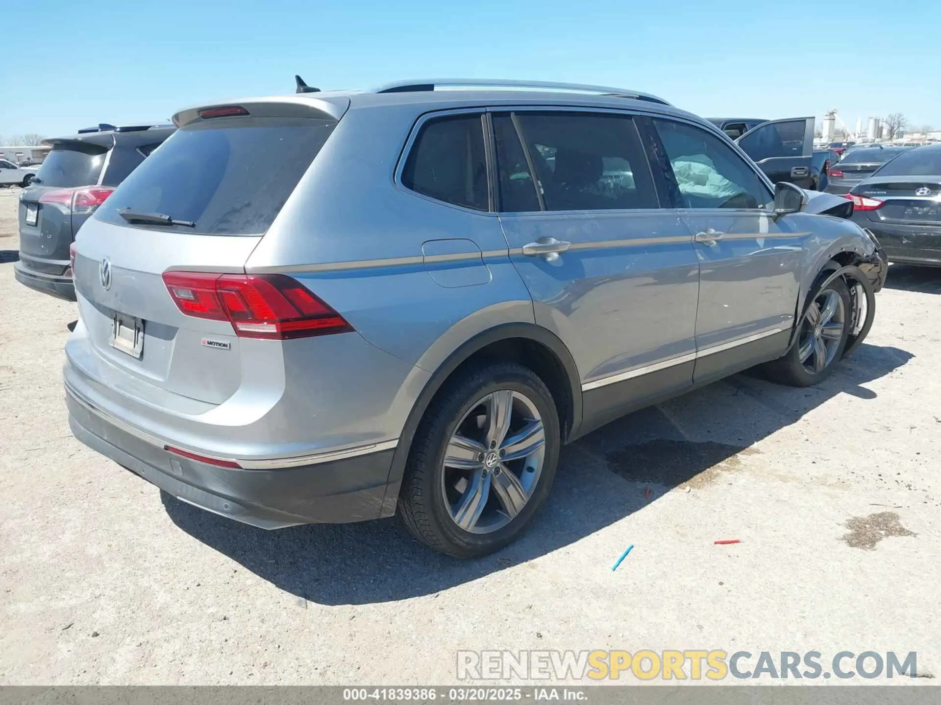 4 Photograph of a damaged car 3VV4B7AX5KM085435 VOLKSWAGEN TIGUAN 2019