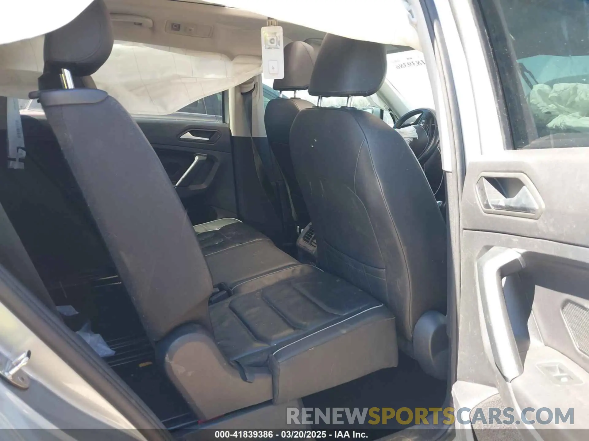 8 Photograph of a damaged car 3VV4B7AX5KM085435 VOLKSWAGEN TIGUAN 2019