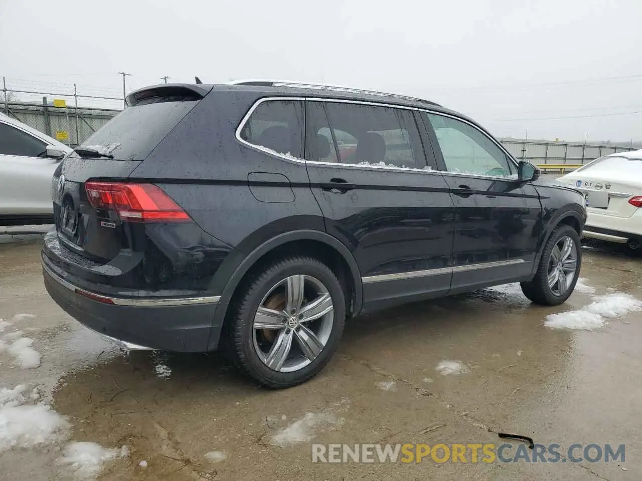 3 Photograph of a damaged car 3VV4B7AX5KM128512 VOLKSWAGEN TIGUAN 2019