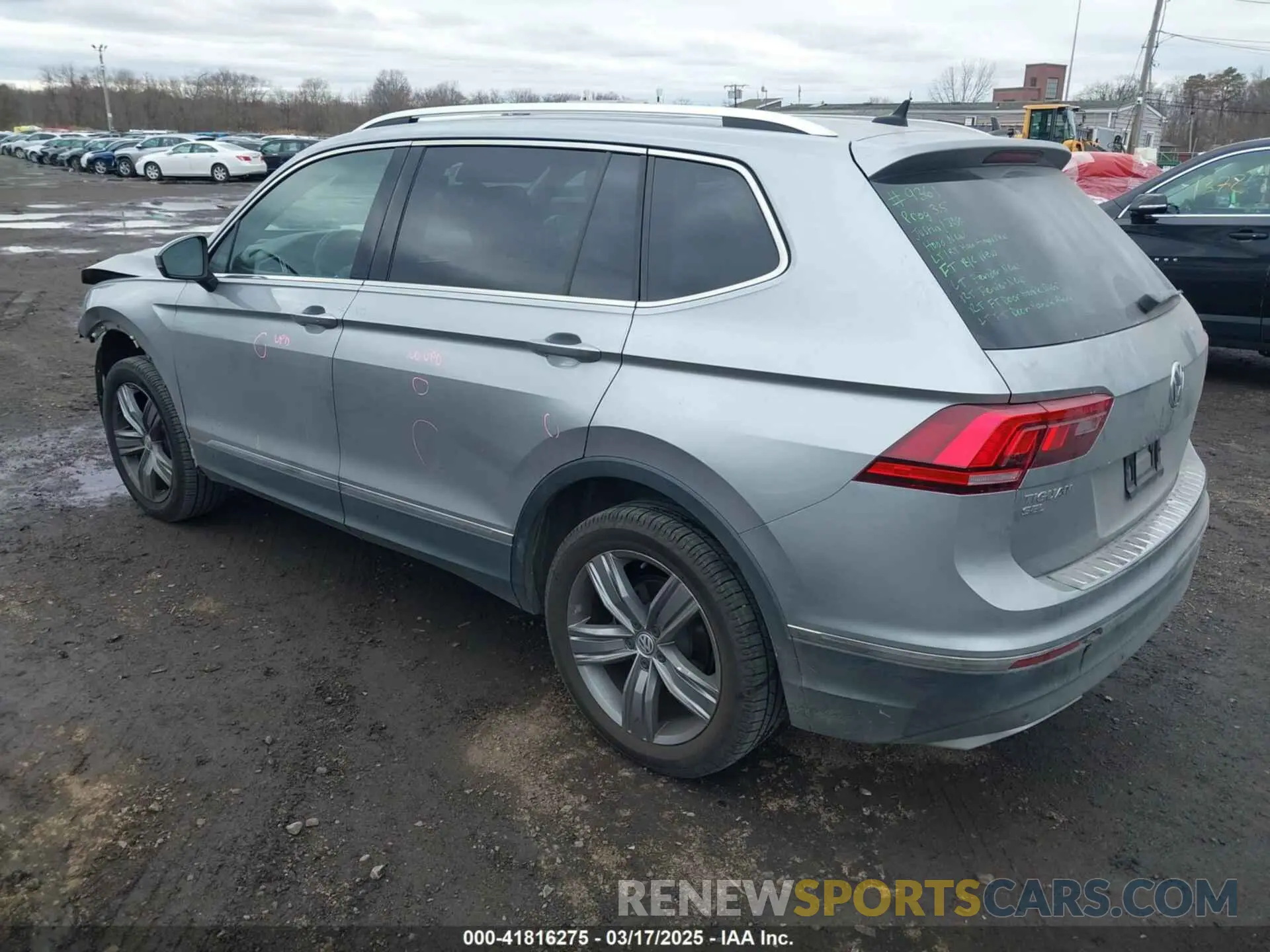3 Photograph of a damaged car 3VV4B7AX5KM178620 VOLKSWAGEN TIGUAN 2019