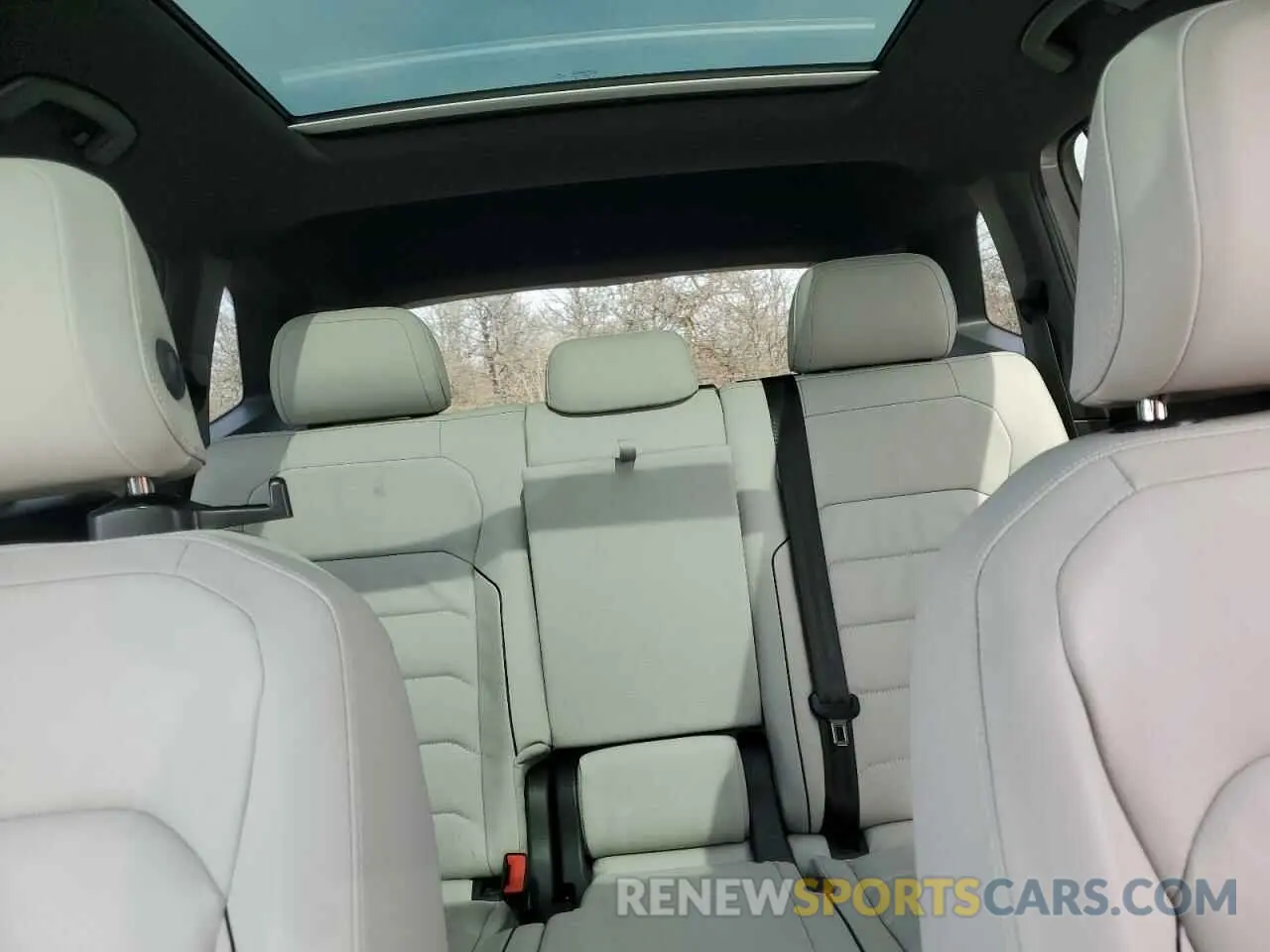 10 Photograph of a damaged car 3VV4B7AX6KM102565 VOLKSWAGEN TIGUAN 2019
