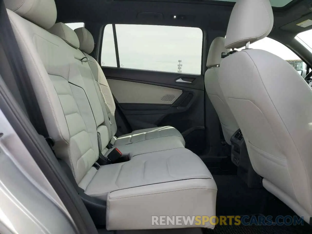 11 Photograph of a damaged car 3VV4B7AX6KM102565 VOLKSWAGEN TIGUAN 2019