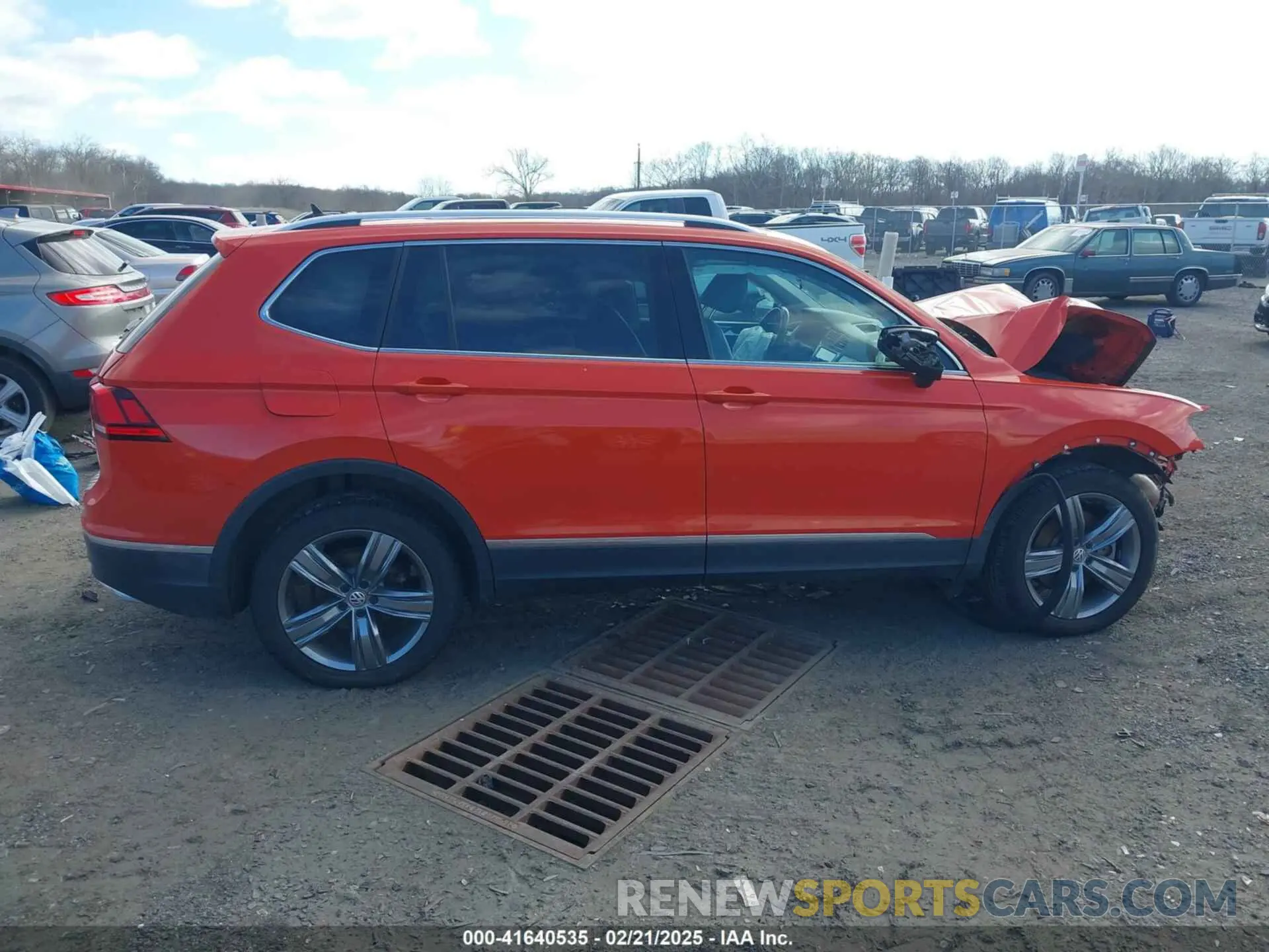 13 Photograph of a damaged car 3VV4B7AX9KM068380 VOLKSWAGEN TIGUAN 2019