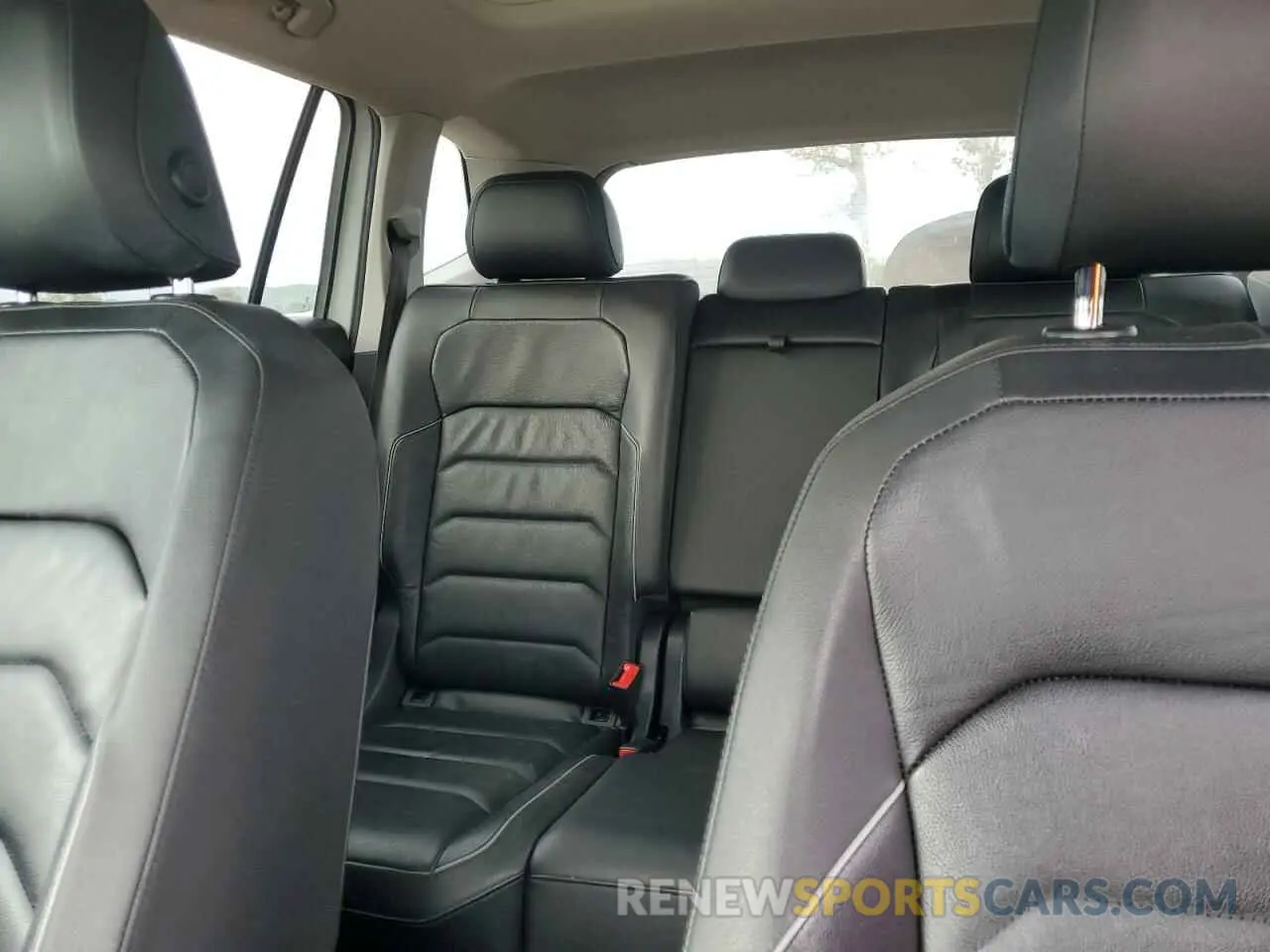 10 Photograph of a damaged car 3VV4B7AX9KM156202 VOLKSWAGEN TIGUAN 2019