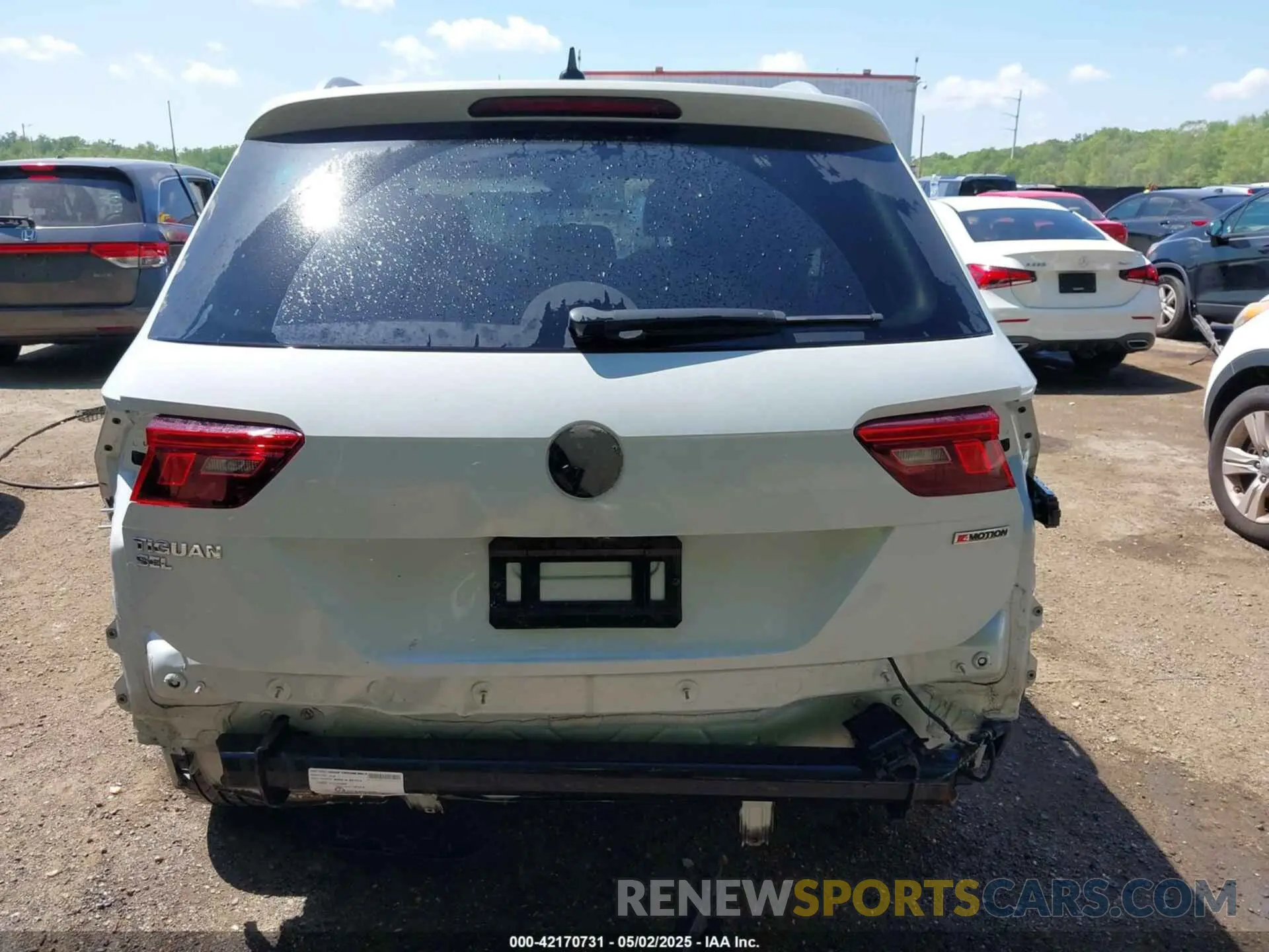 17 Photograph of a damaged car 3VV4B7AXXKM019995 VOLKSWAGEN TIGUAN 2019