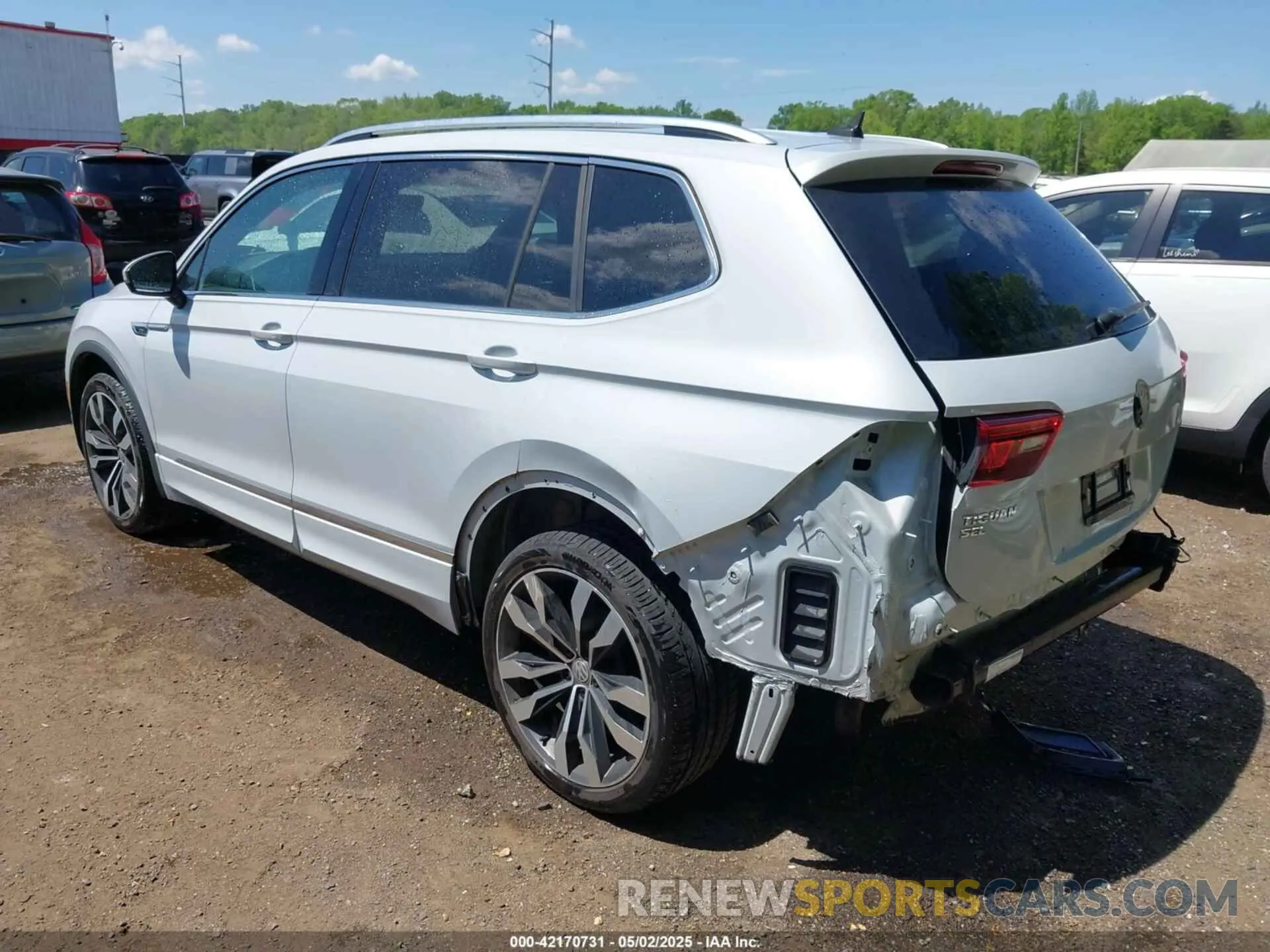 3 Photograph of a damaged car 3VV4B7AXXKM019995 VOLKSWAGEN TIGUAN 2019
