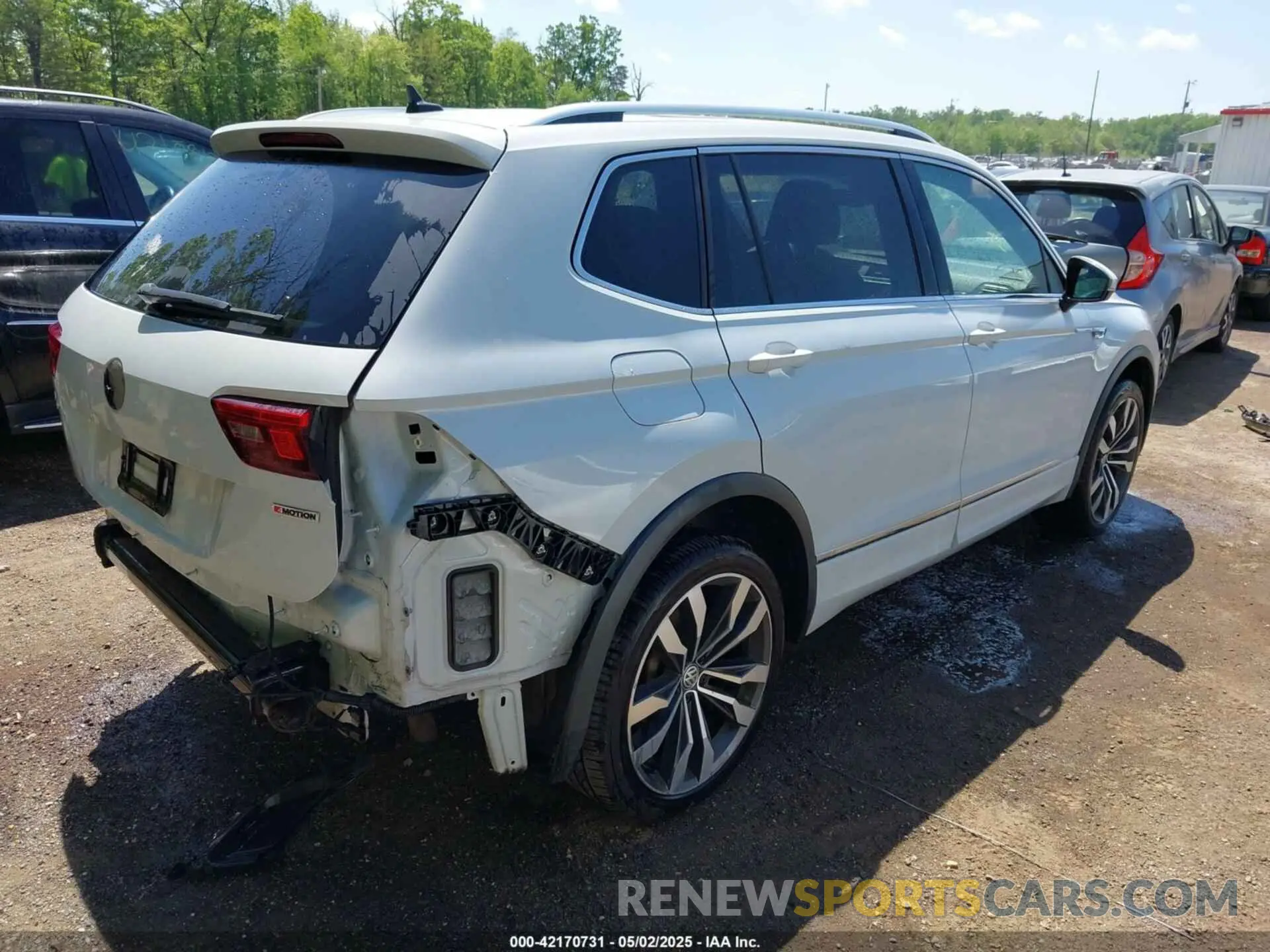 4 Photograph of a damaged car 3VV4B7AXXKM019995 VOLKSWAGEN TIGUAN 2019