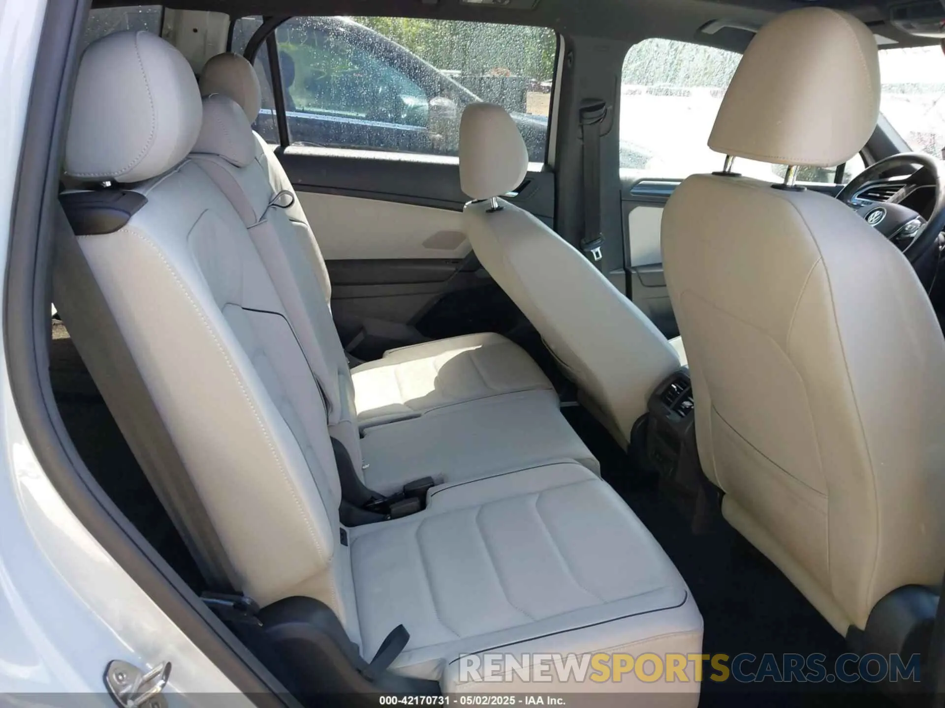 8 Photograph of a damaged car 3VV4B7AXXKM019995 VOLKSWAGEN TIGUAN 2019