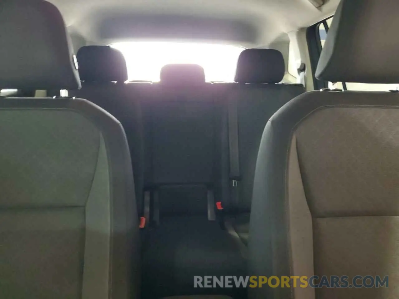 10 Photograph of a damaged car 3VV0B7AX2LM122621 VOLKSWAGEN TIGUAN 2020