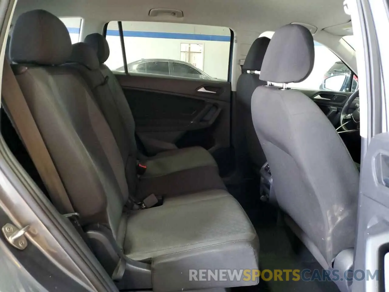 11 Photograph of a damaged car 3VV0B7AX2LM122621 VOLKSWAGEN TIGUAN 2020