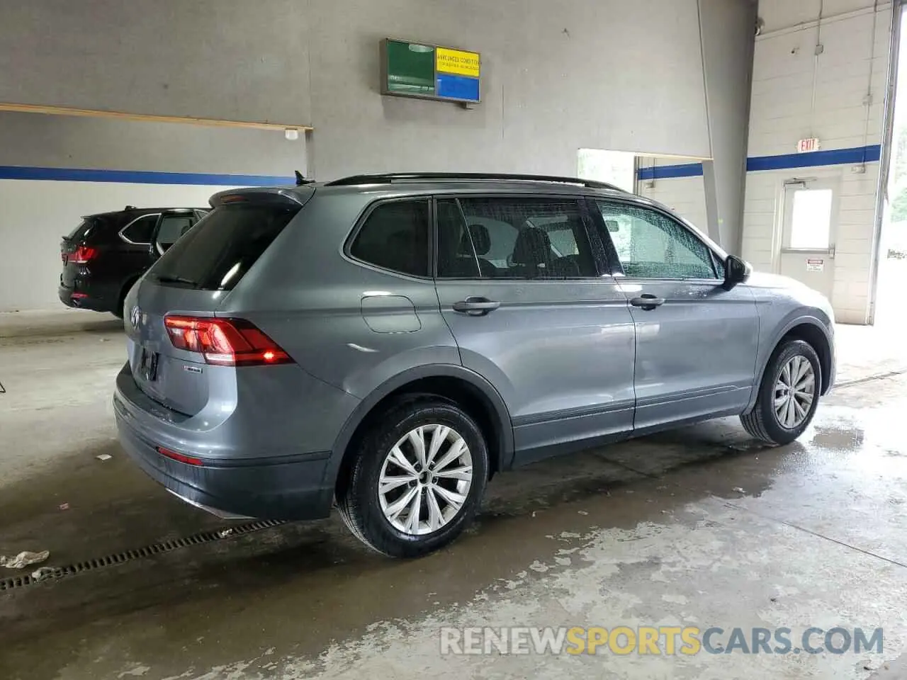 3 Photograph of a damaged car 3VV0B7AX2LM122621 VOLKSWAGEN TIGUAN 2020