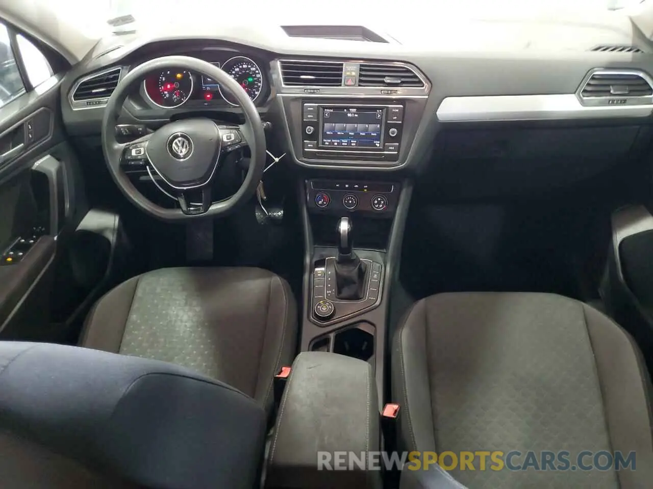 8 Photograph of a damaged car 3VV0B7AX2LM122621 VOLKSWAGEN TIGUAN 2020