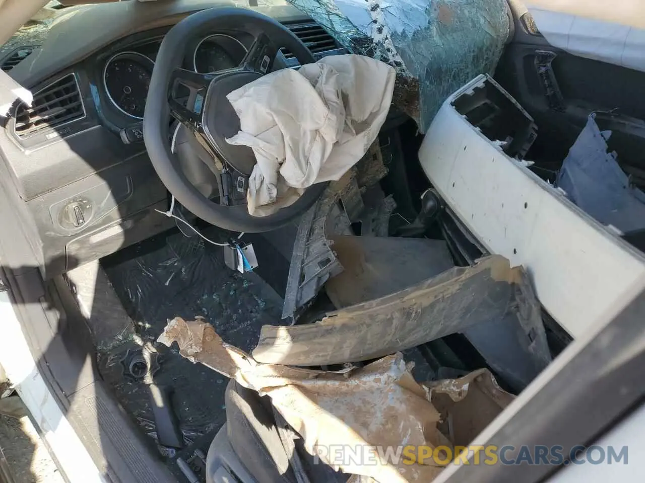 8 Photograph of a damaged car 3VV0B7AX4LM020785 VOLKSWAGEN TIGUAN 2020