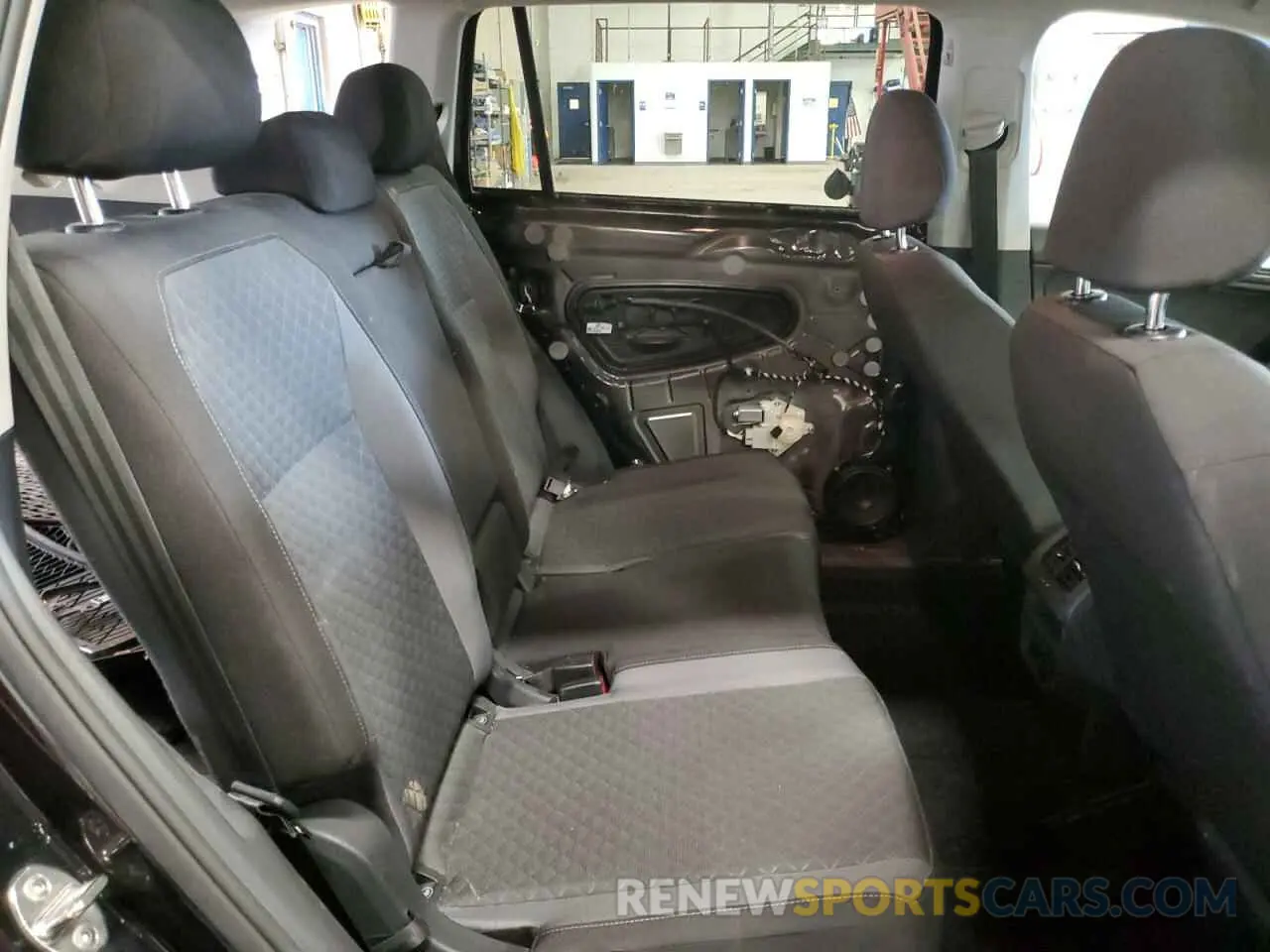11 Photograph of a damaged car 3VV0B7AX5LM161512 VOLKSWAGEN TIGUAN 2020
