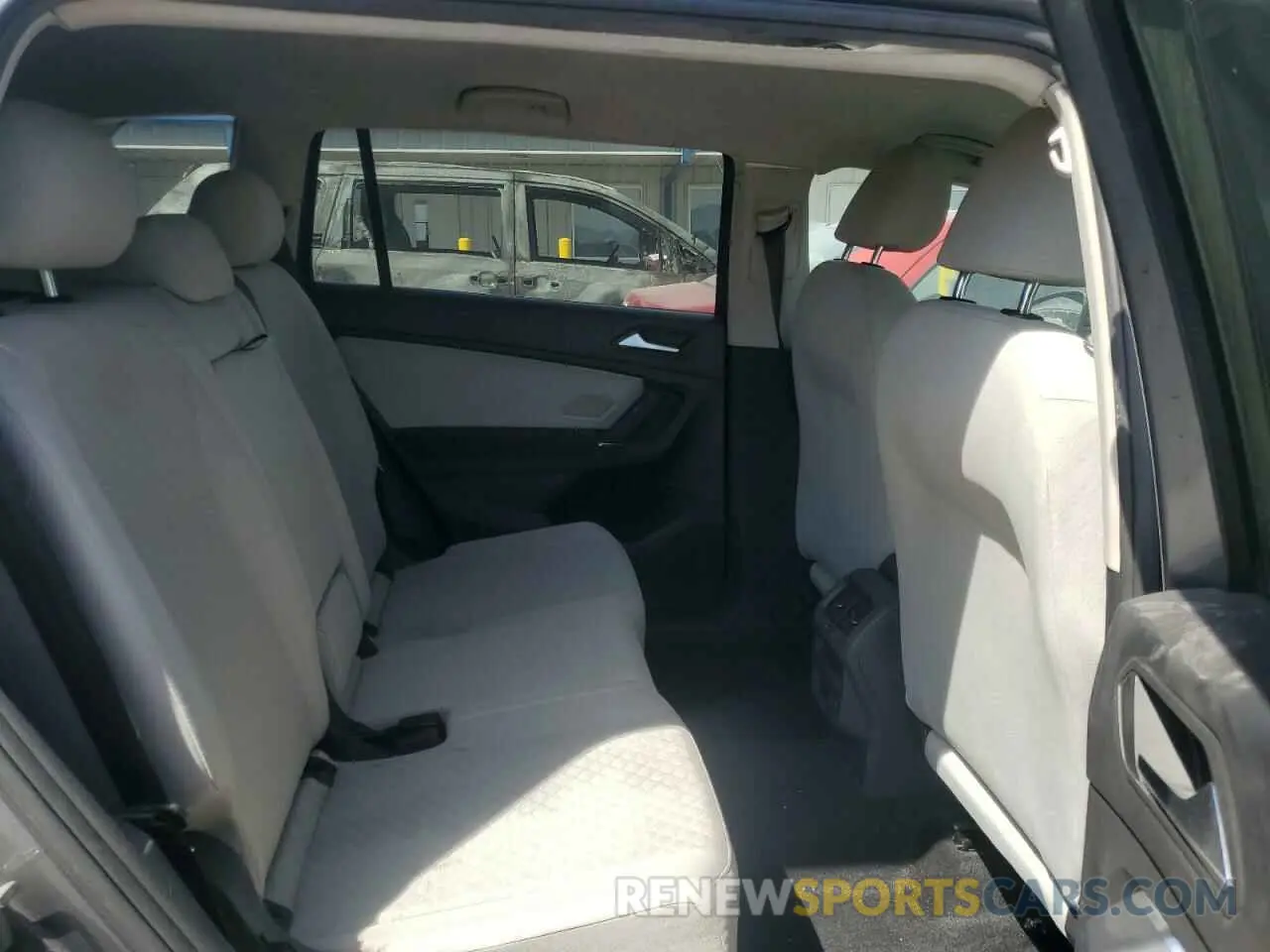 12 Photograph of a damaged car 3VV0B7AX8LM025049 VOLKSWAGEN TIGUAN 2020