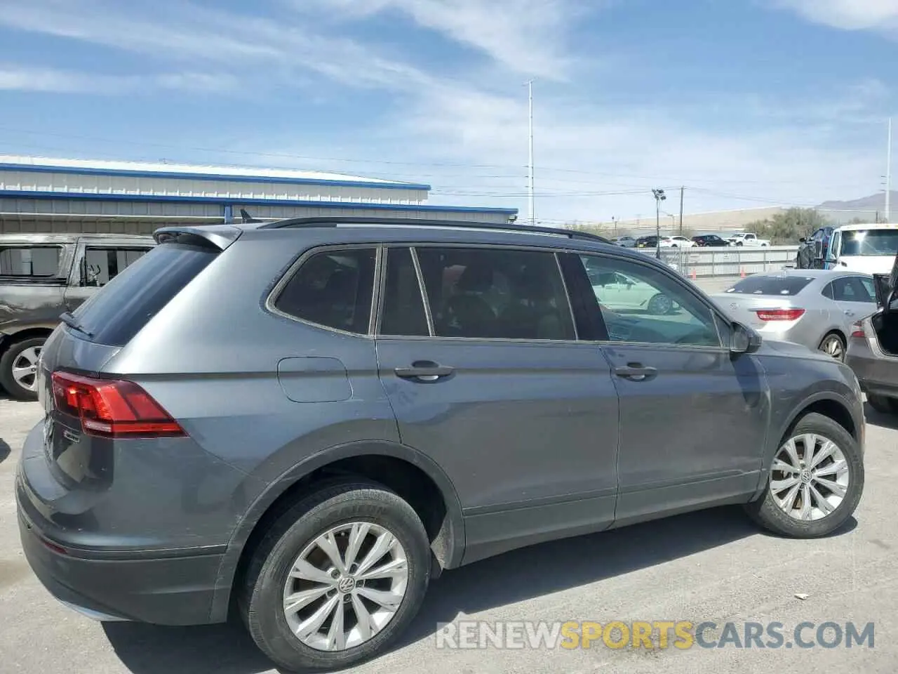 3 Photograph of a damaged car 3VV0B7AX8LM025049 VOLKSWAGEN TIGUAN 2020