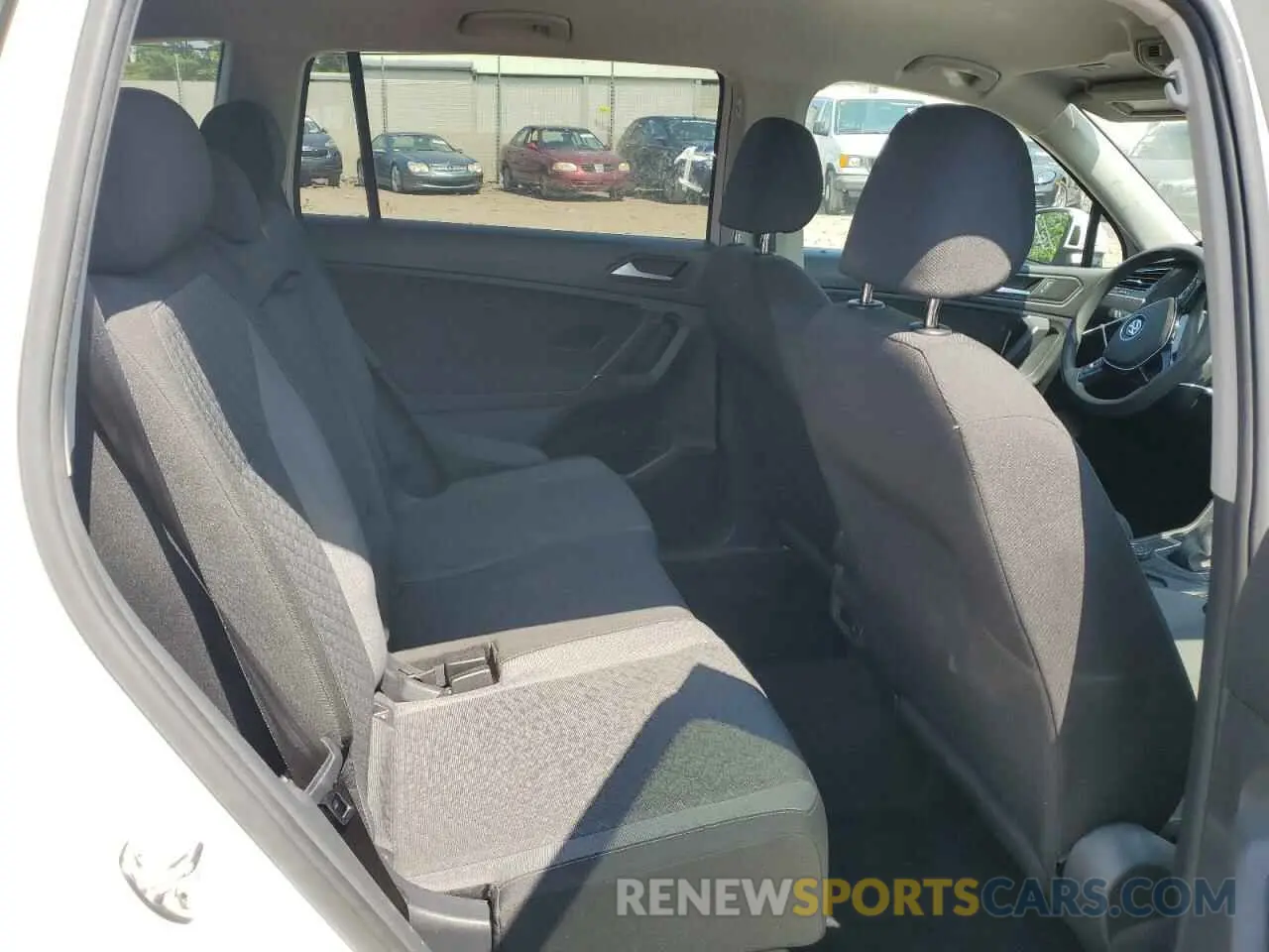 11 Photograph of a damaged car 3VV0B7AXXLM030852 VOLKSWAGEN TIGUAN 2020