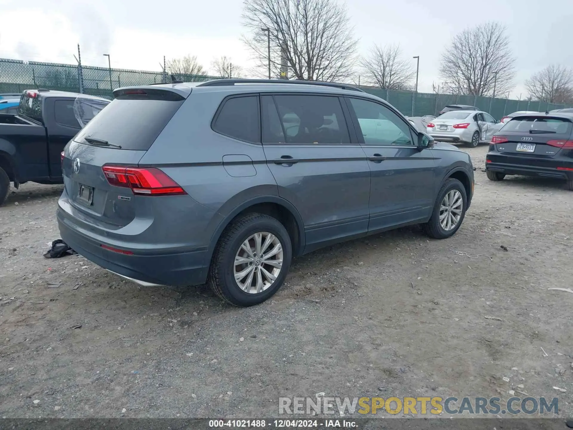 4 Photograph of a damaged car 3VV0B7AXXLM172960 VOLKSWAGEN TIGUAN 2020