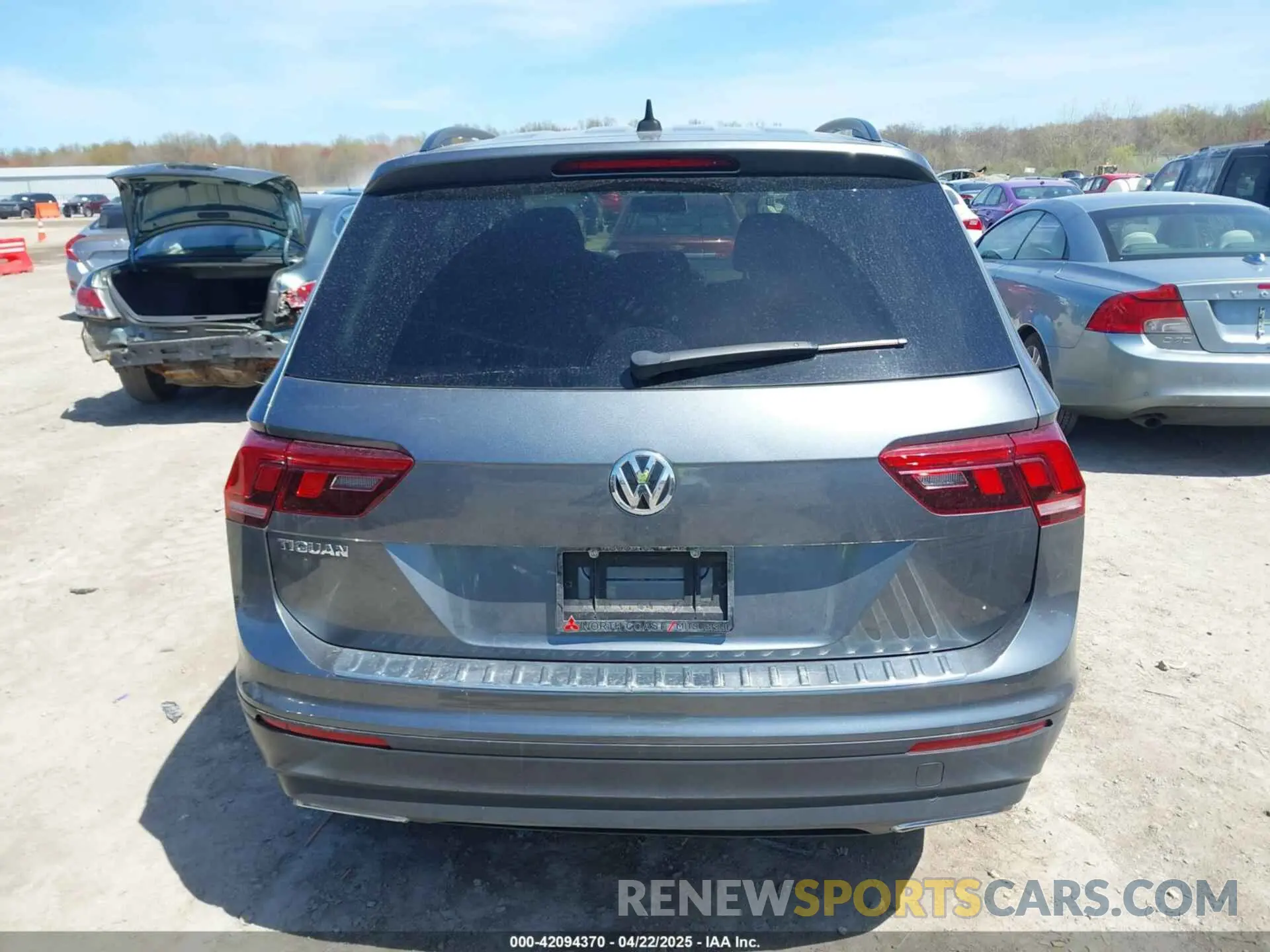 16 Photograph of a damaged car 3VV1B7AX0LM129118 VOLKSWAGEN TIGUAN 2020