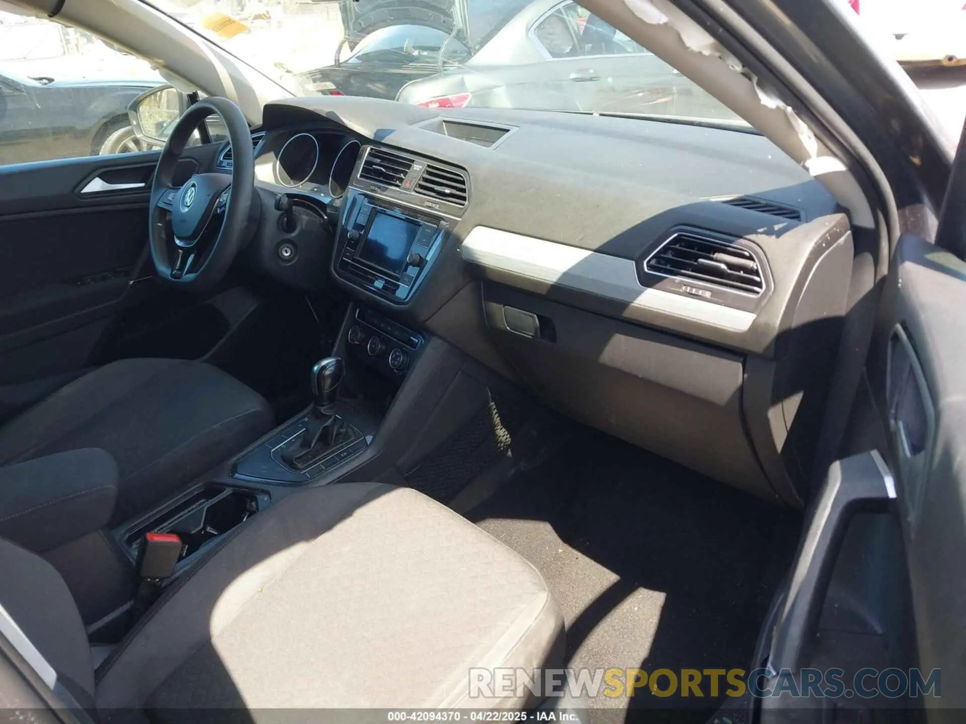 5 Photograph of a damaged car 3VV1B7AX0LM129118 VOLKSWAGEN TIGUAN 2020