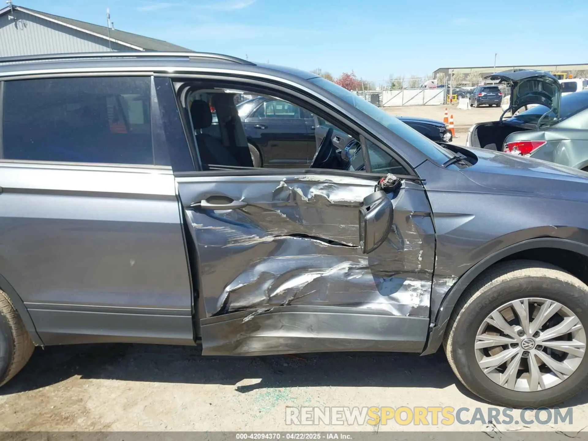 6 Photograph of a damaged car 3VV1B7AX0LM129118 VOLKSWAGEN TIGUAN 2020