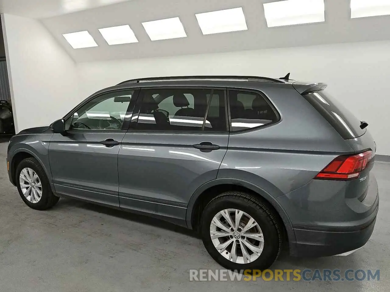 2 Photograph of a damaged car 3VV1B7AX3LM004887 VOLKSWAGEN TIGUAN 2020