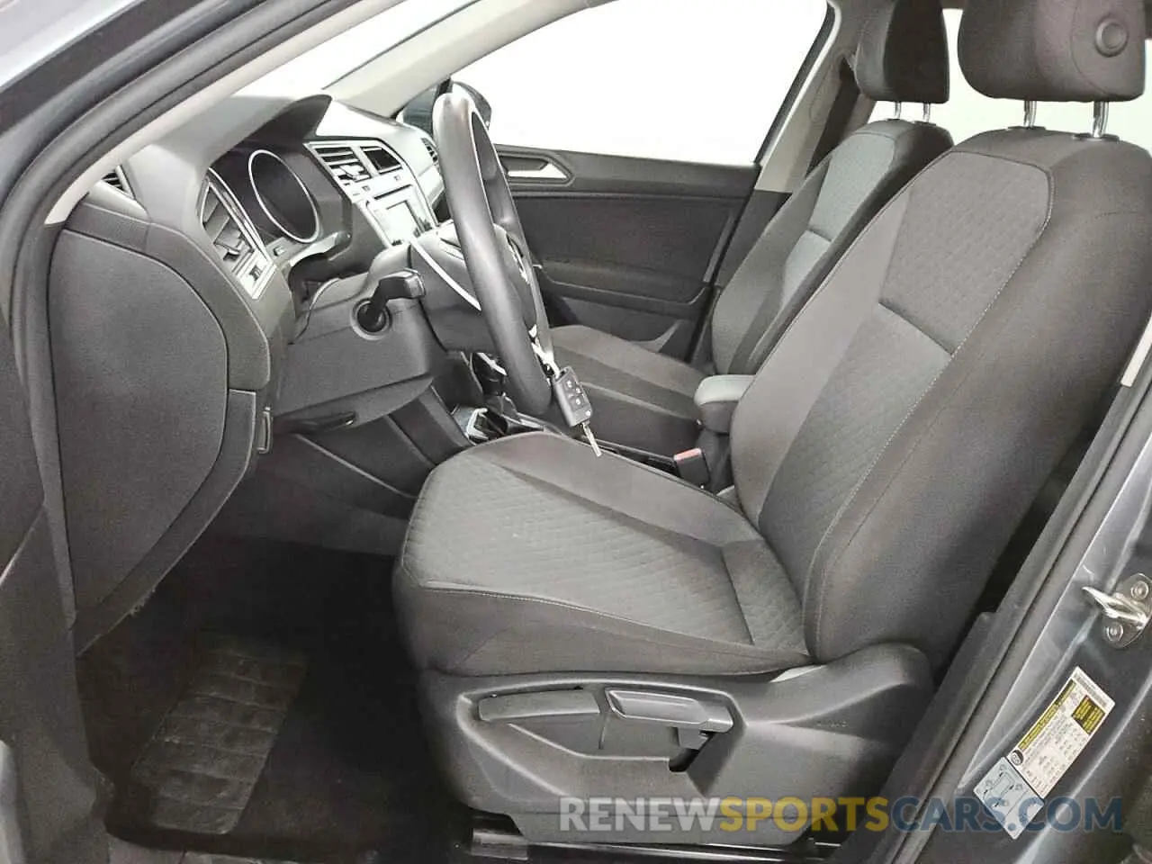 7 Photograph of a damaged car 3VV1B7AX3LM004887 VOLKSWAGEN TIGUAN 2020