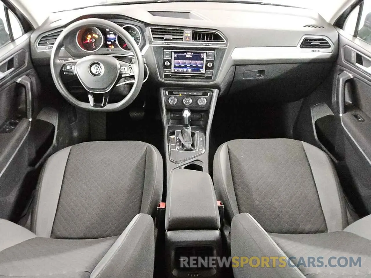 8 Photograph of a damaged car 3VV1B7AX3LM004887 VOLKSWAGEN TIGUAN 2020