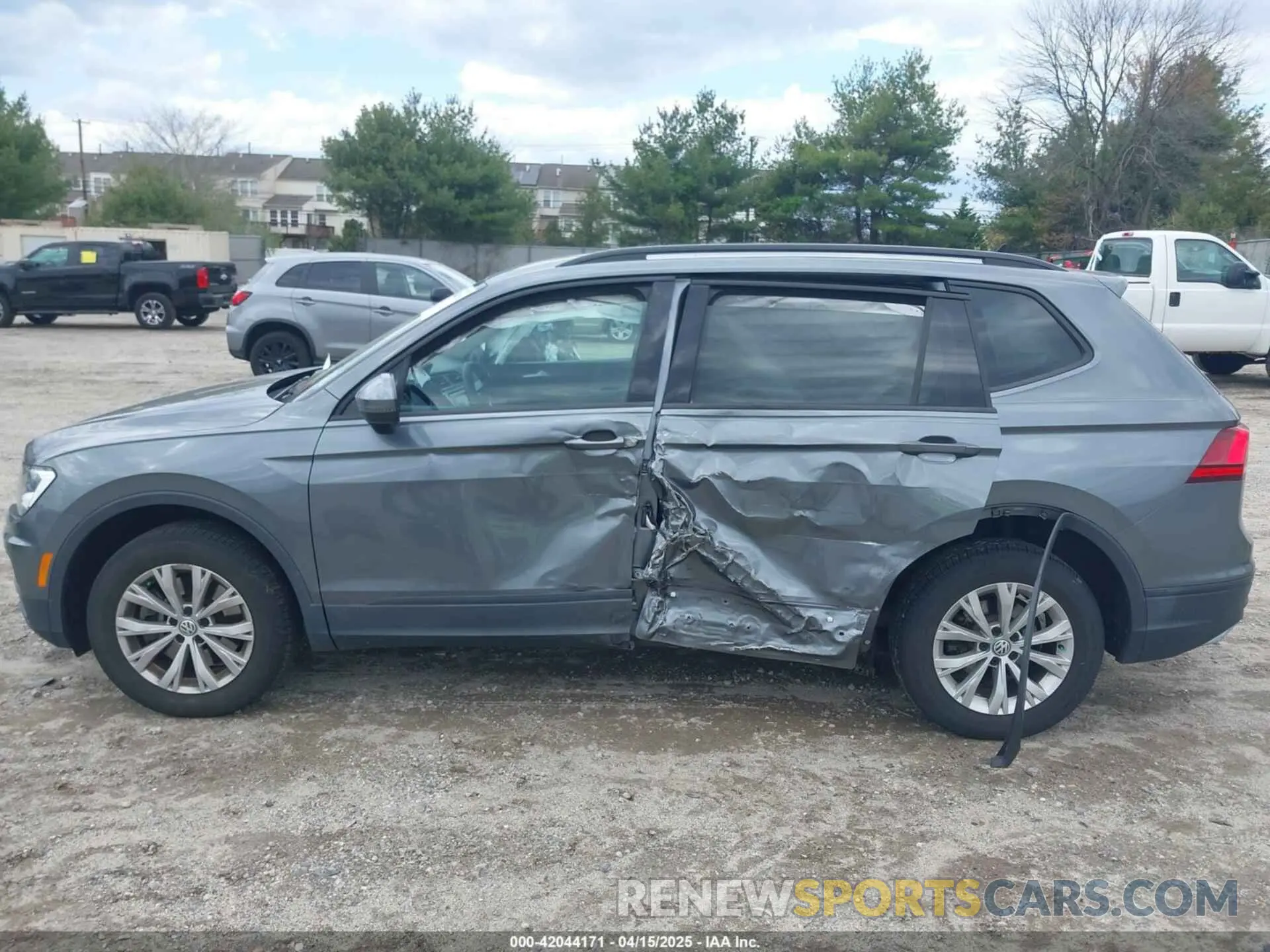 14 Photograph of a damaged car 3VV1B7AX3LM103449 VOLKSWAGEN TIGUAN 2020