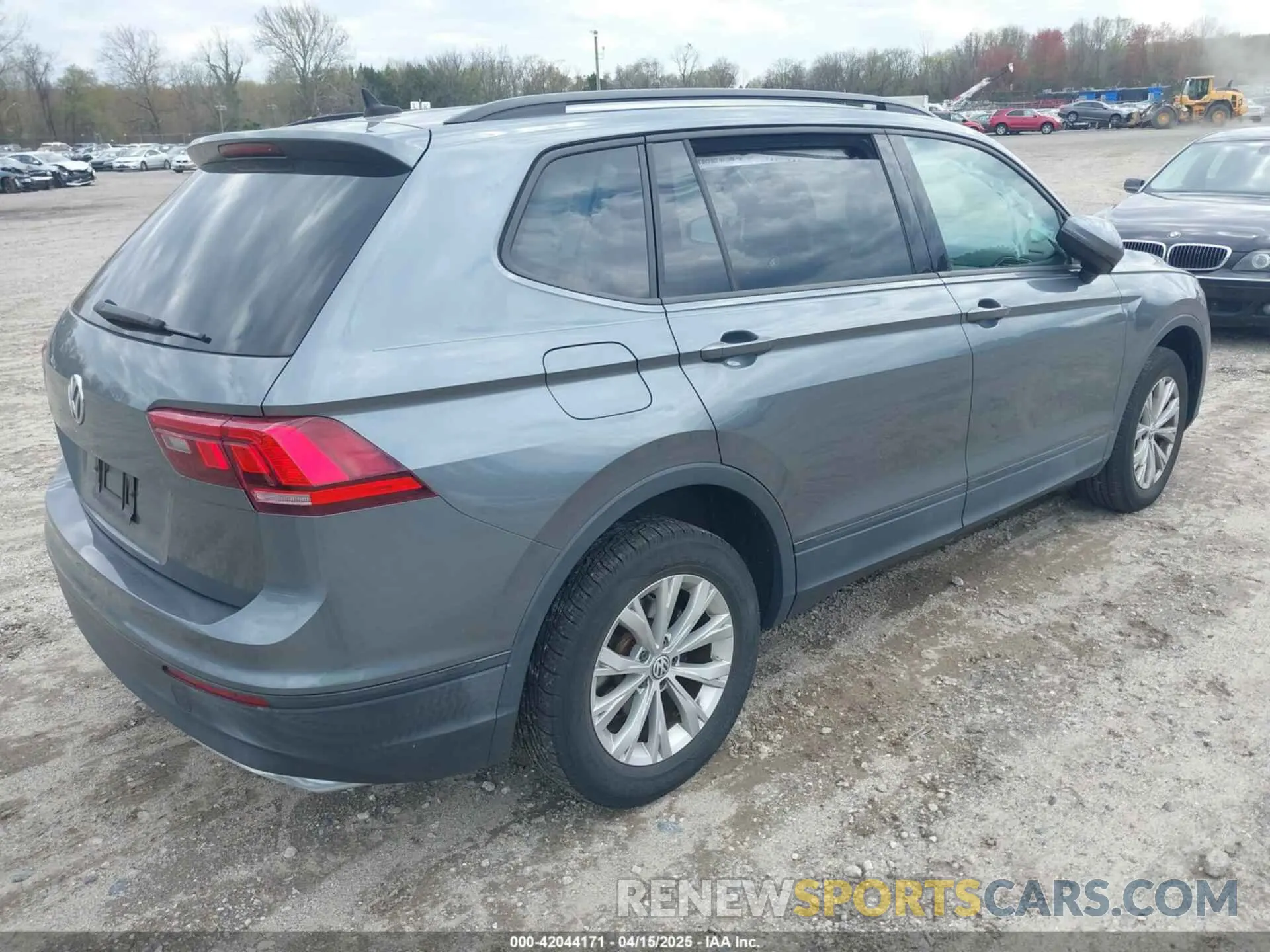 4 Photograph of a damaged car 3VV1B7AX3LM103449 VOLKSWAGEN TIGUAN 2020