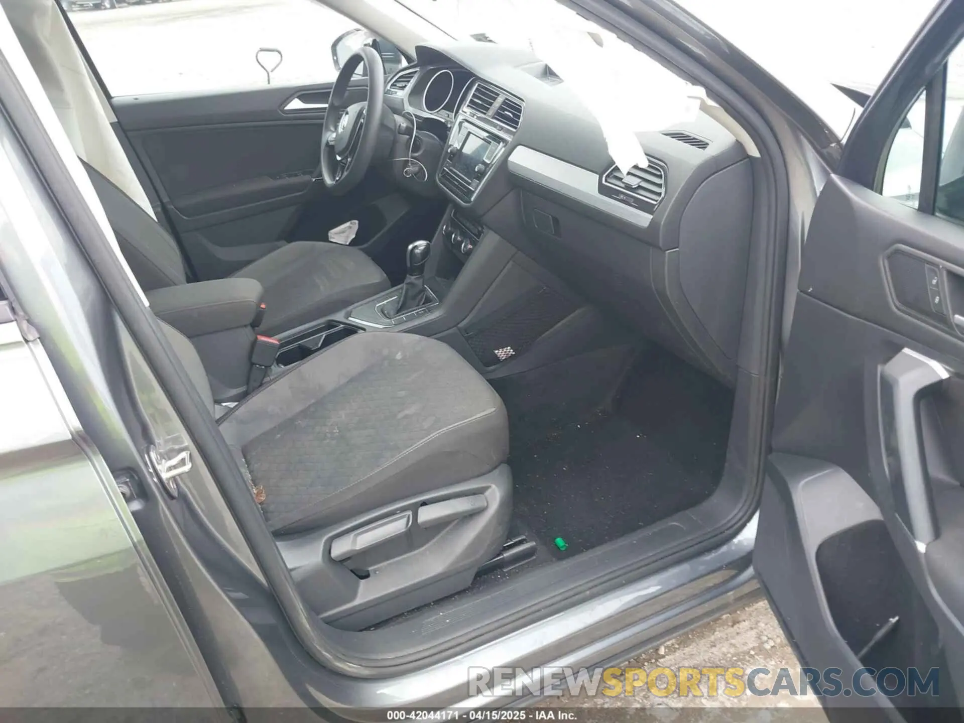 5 Photograph of a damaged car 3VV1B7AX3LM103449 VOLKSWAGEN TIGUAN 2020