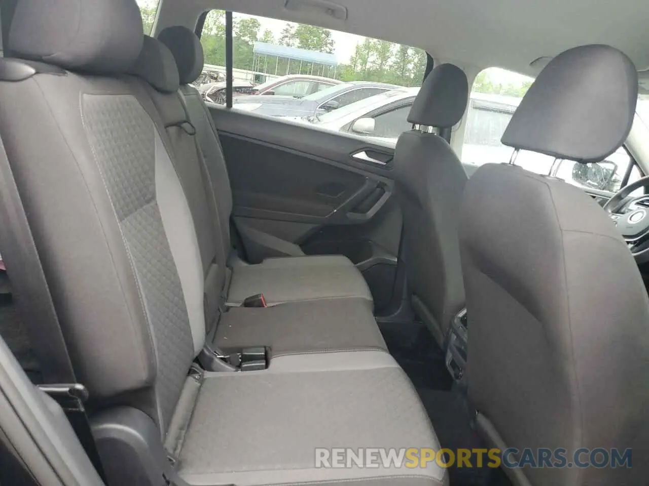 10 Photograph of a damaged car 3VV1B7AX3LM110689 VOLKSWAGEN TIGUAN 2020
