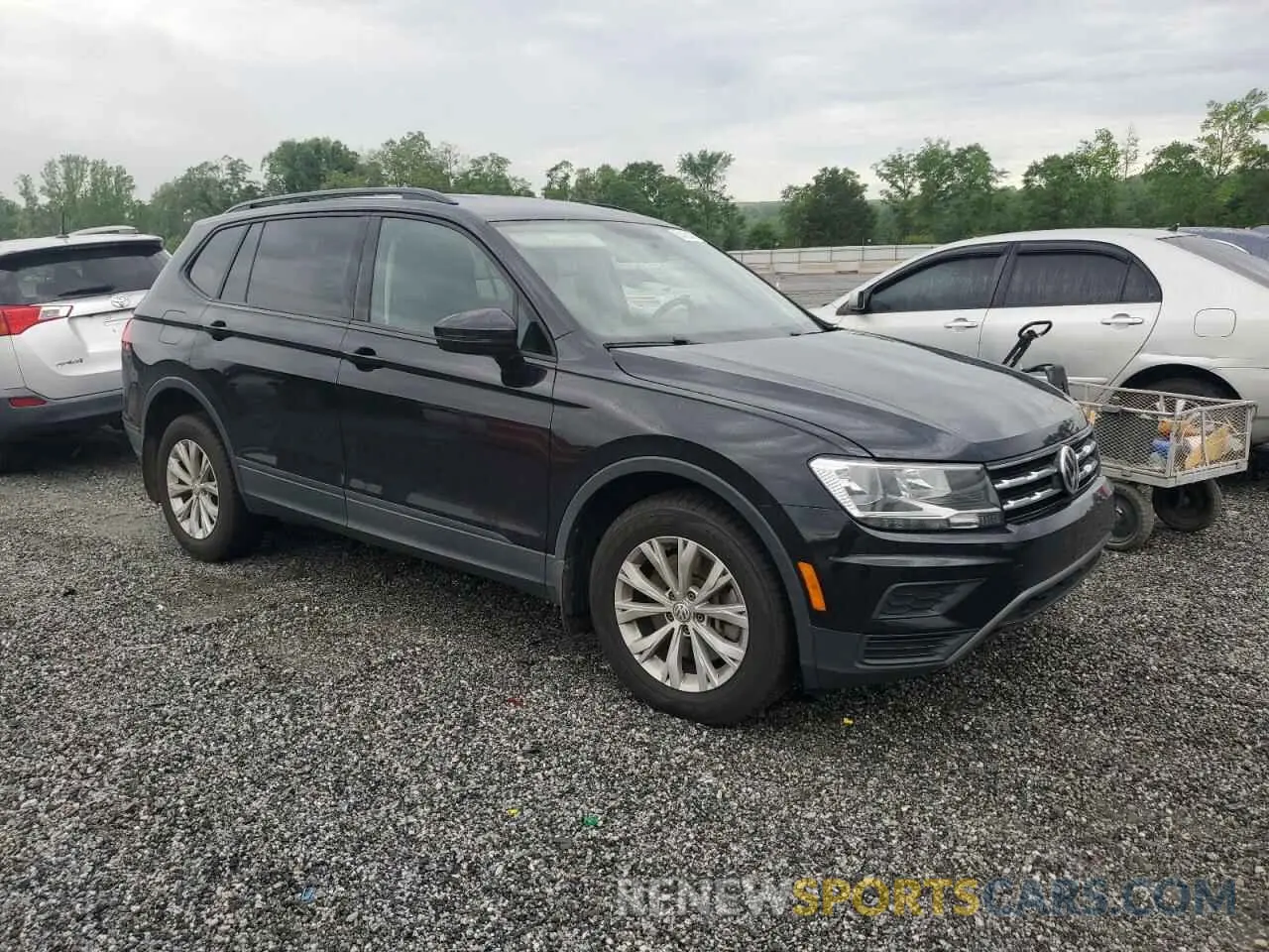 4 Photograph of a damaged car 3VV1B7AX3LM110689 VOLKSWAGEN TIGUAN 2020