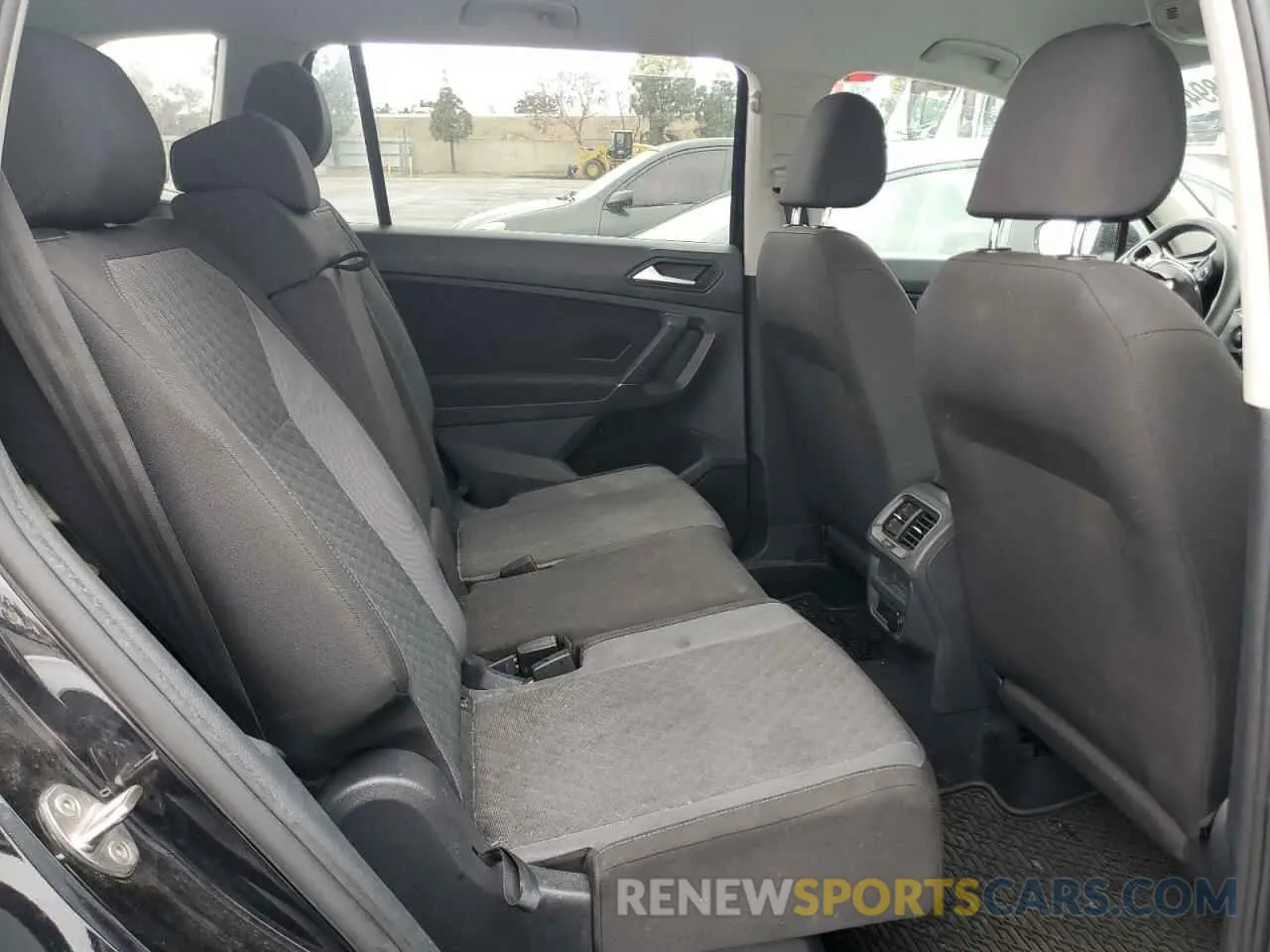 10 Photograph of a damaged car 3VV1B7AX3LM161092 VOLKSWAGEN TIGUAN 2020
