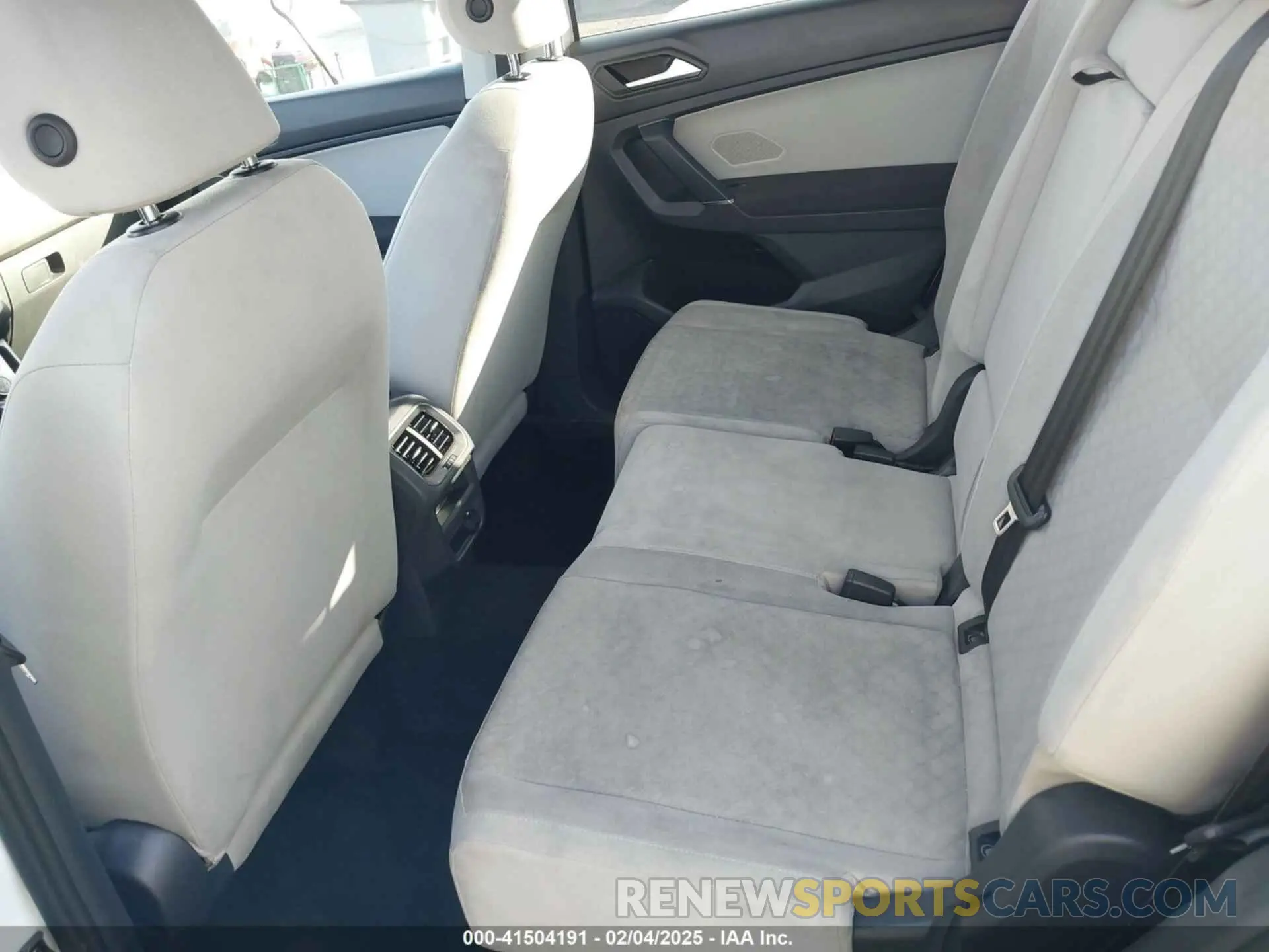 8 Photograph of a damaged car 3VV1B7AX4LM098567 VOLKSWAGEN TIGUAN 2020