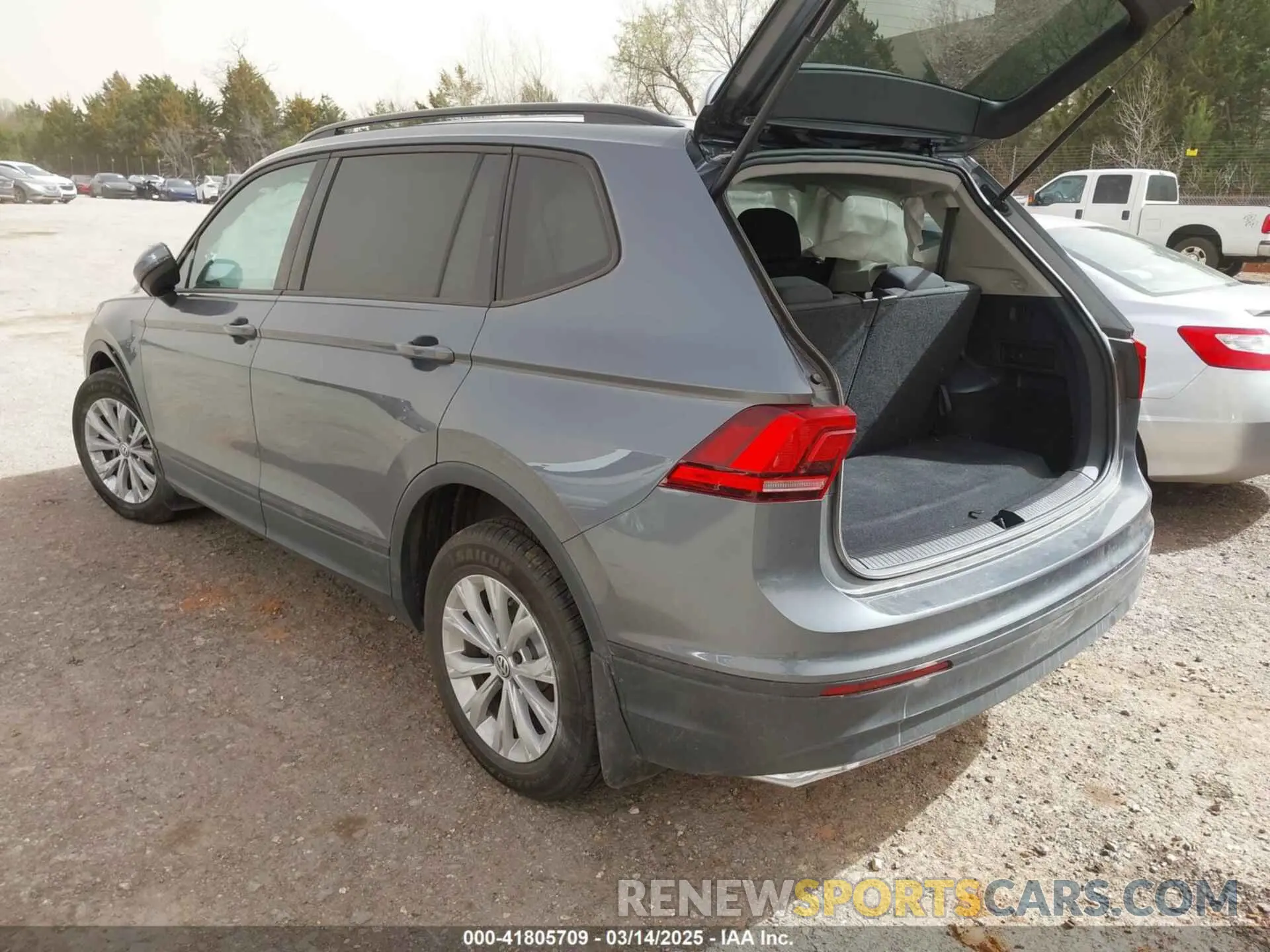 3 Photograph of a damaged car 3VV1B7AX5LM159943 VOLKSWAGEN TIGUAN 2020