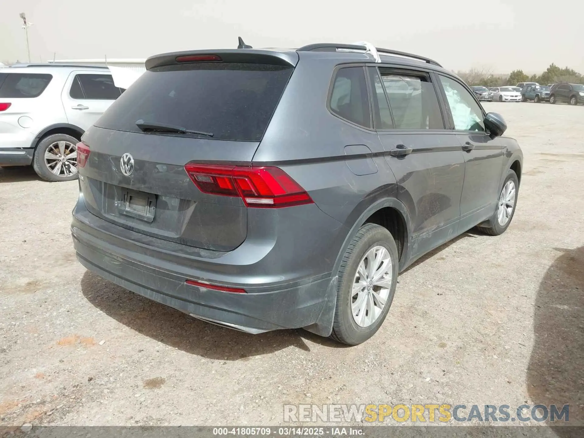 4 Photograph of a damaged car 3VV1B7AX5LM159943 VOLKSWAGEN TIGUAN 2020