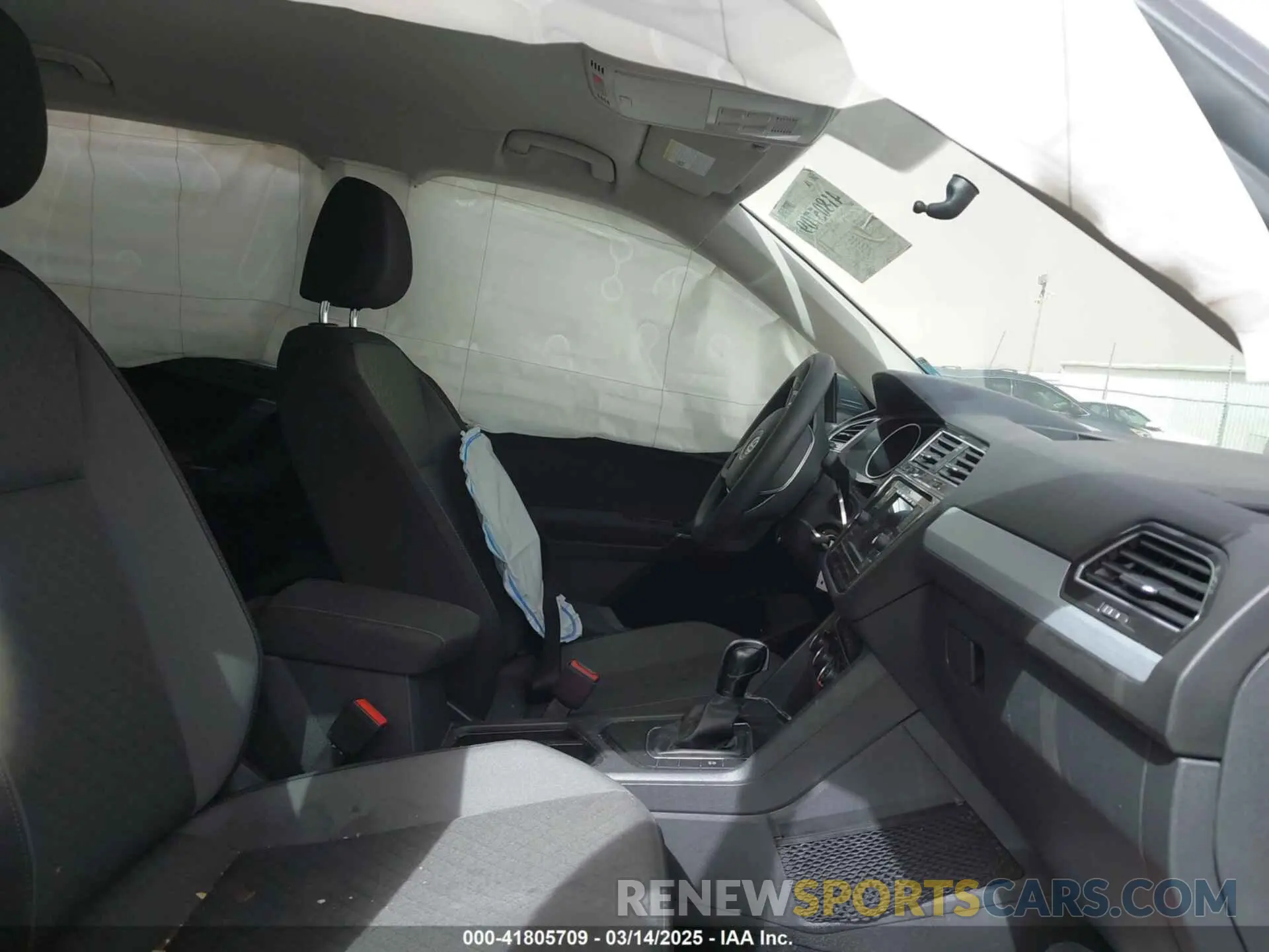 5 Photograph of a damaged car 3VV1B7AX5LM159943 VOLKSWAGEN TIGUAN 2020