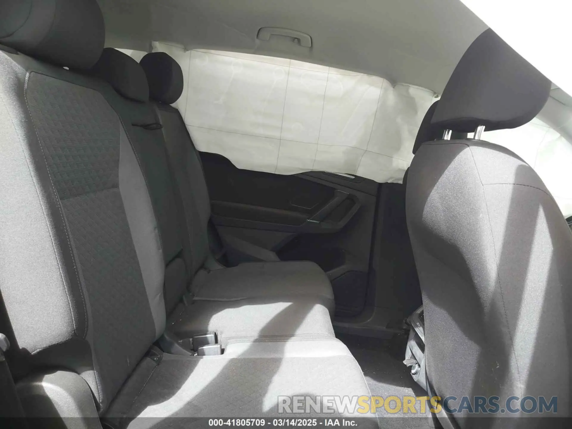 8 Photograph of a damaged car 3VV1B7AX5LM159943 VOLKSWAGEN TIGUAN 2020