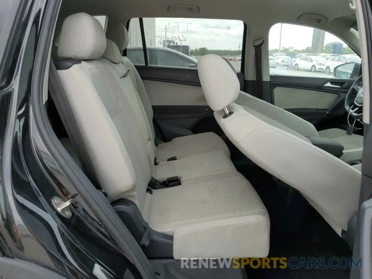 11 Photograph of a damaged car 3VV1B7AX5LM180033 VOLKSWAGEN TIGUAN 2020