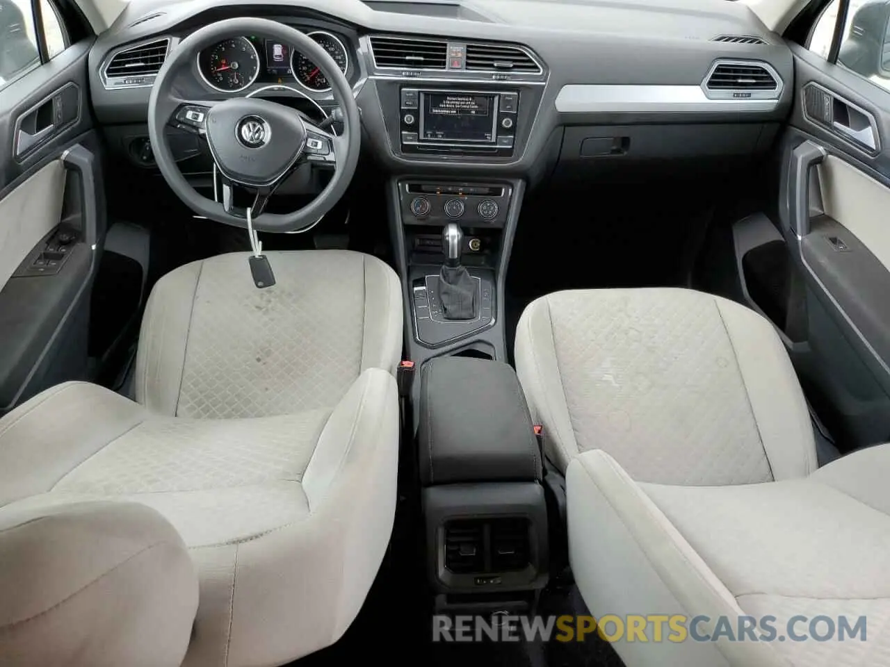 8 Photograph of a damaged car 3VV1B7AX5LM180033 VOLKSWAGEN TIGUAN 2020