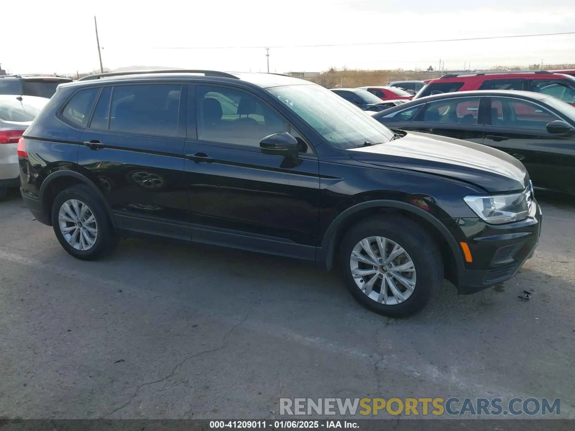 13 Photograph of a damaged car 3VV1B7AX7LM019134 VOLKSWAGEN TIGUAN 2020
